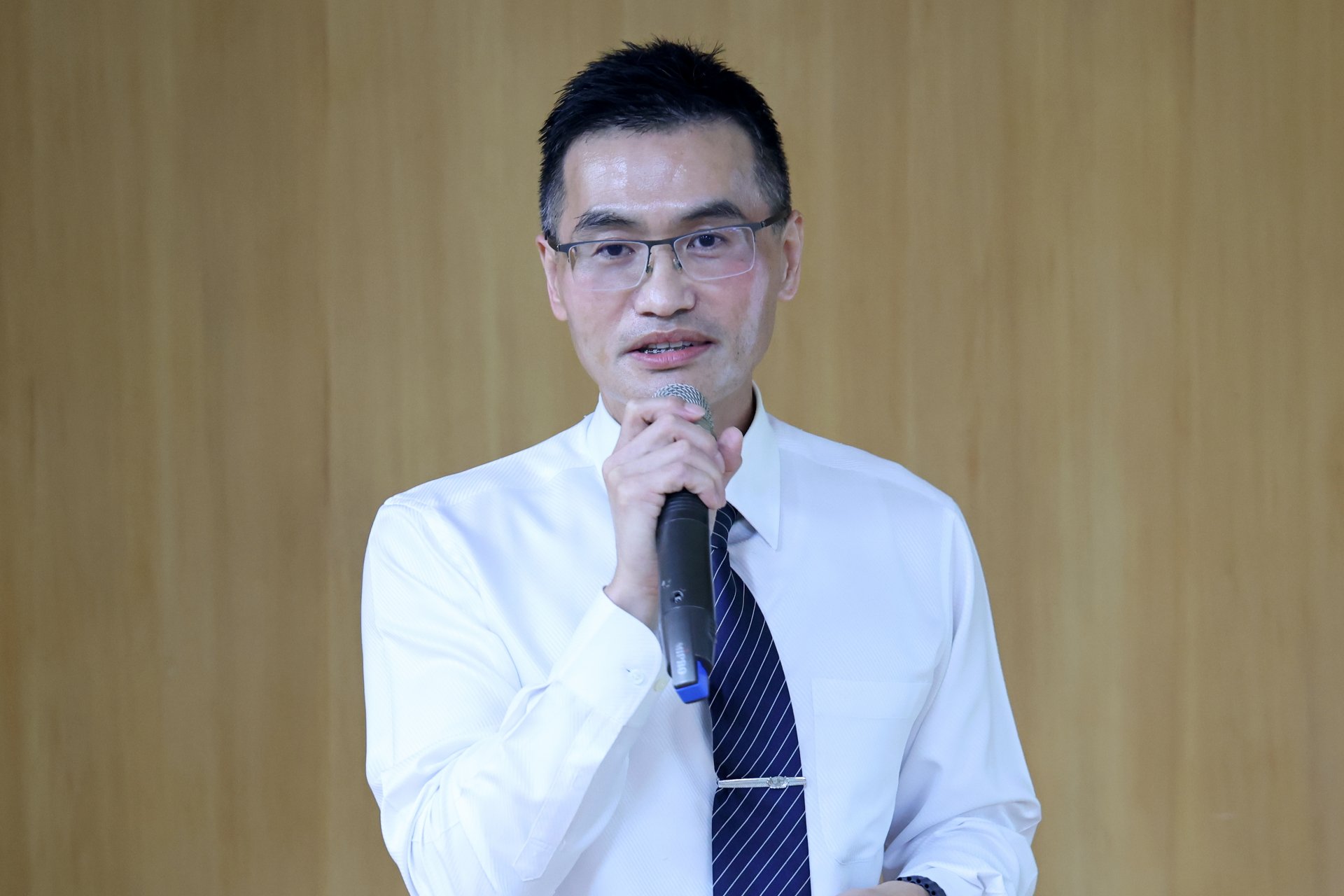 皮膚外科暨美容醫學科主任洪崧壬提醒,因個案長期臥床的原因,導致壓瘡、黴菌感染等皮膚問題相當普遍,需及早辨識並適當處理,以降低併發症風險。