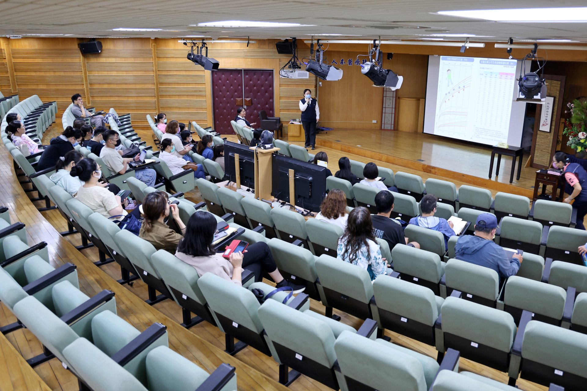 花蓮慈濟醫院舉辦「115年度東區罕見疾病照護服務計畫說明暨長照人員罕病知能研習活動」,吸引多位第一線長照人員及個案管理師參與。