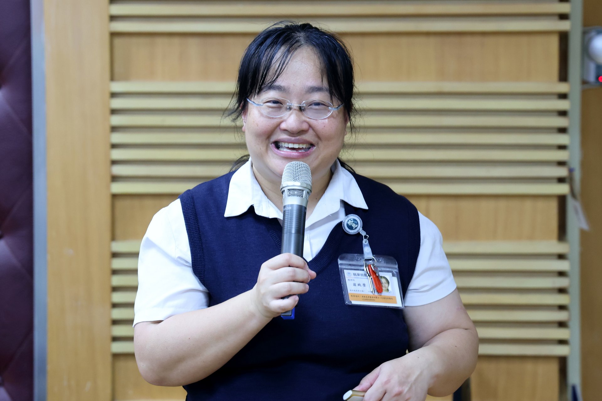 遺傳諮詢師翁純瑩表示,東部地區資源相對有限,需要醫療、社政及長照體系共同投入,才能提供罕見疾病個案完整且持續的照護服務。