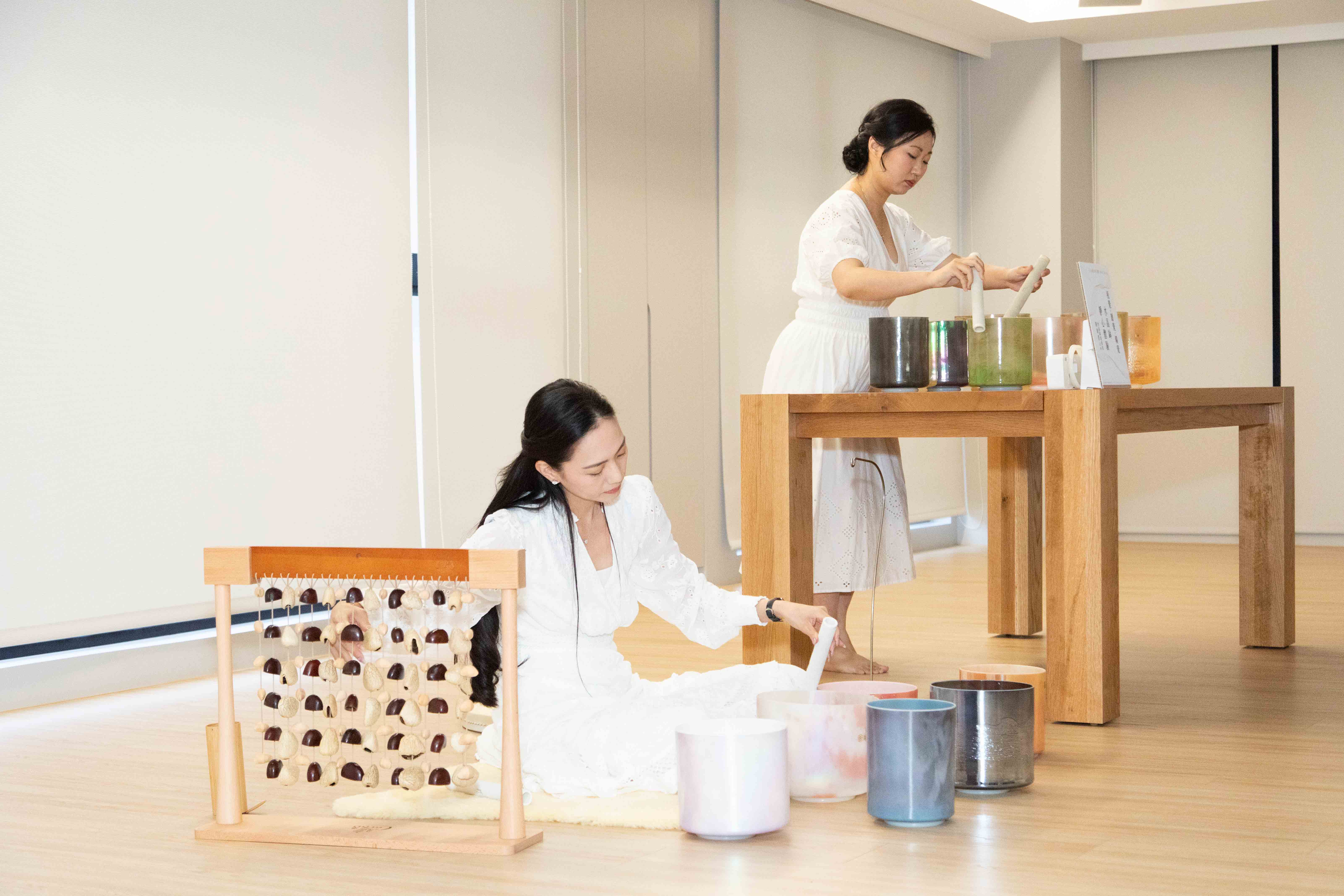 在聲音光影交織中,感受WELL空間如何溫柔承接身心節奏。