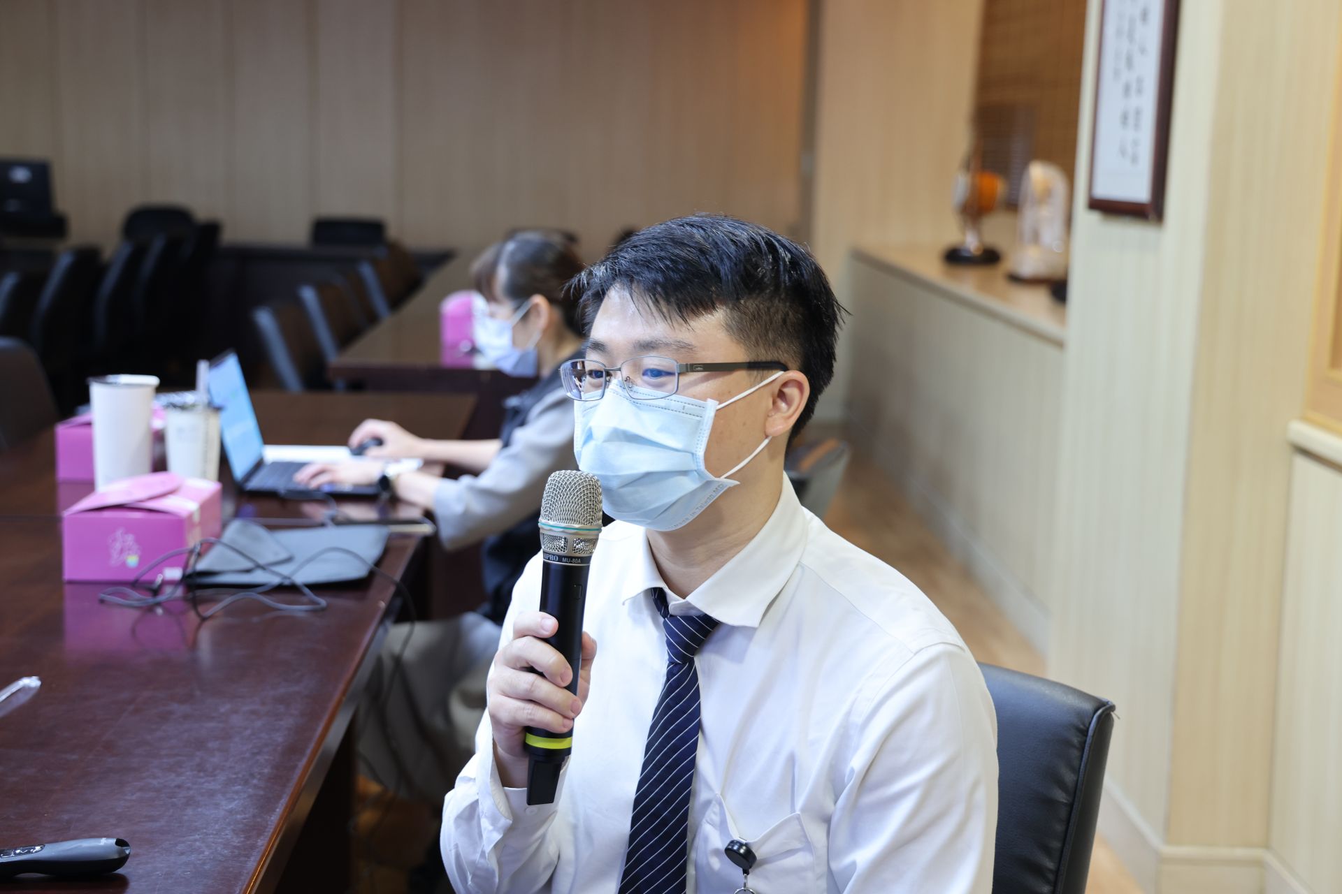 花蓮慈院AI中心工程師劉民翔親自跟著巡迴醫療入鄉了解結核與乳癌篩檢現狀和檢測,調整出適合東部的Ai輔助判讀模式,在課程中與東區各醫療院所分享。