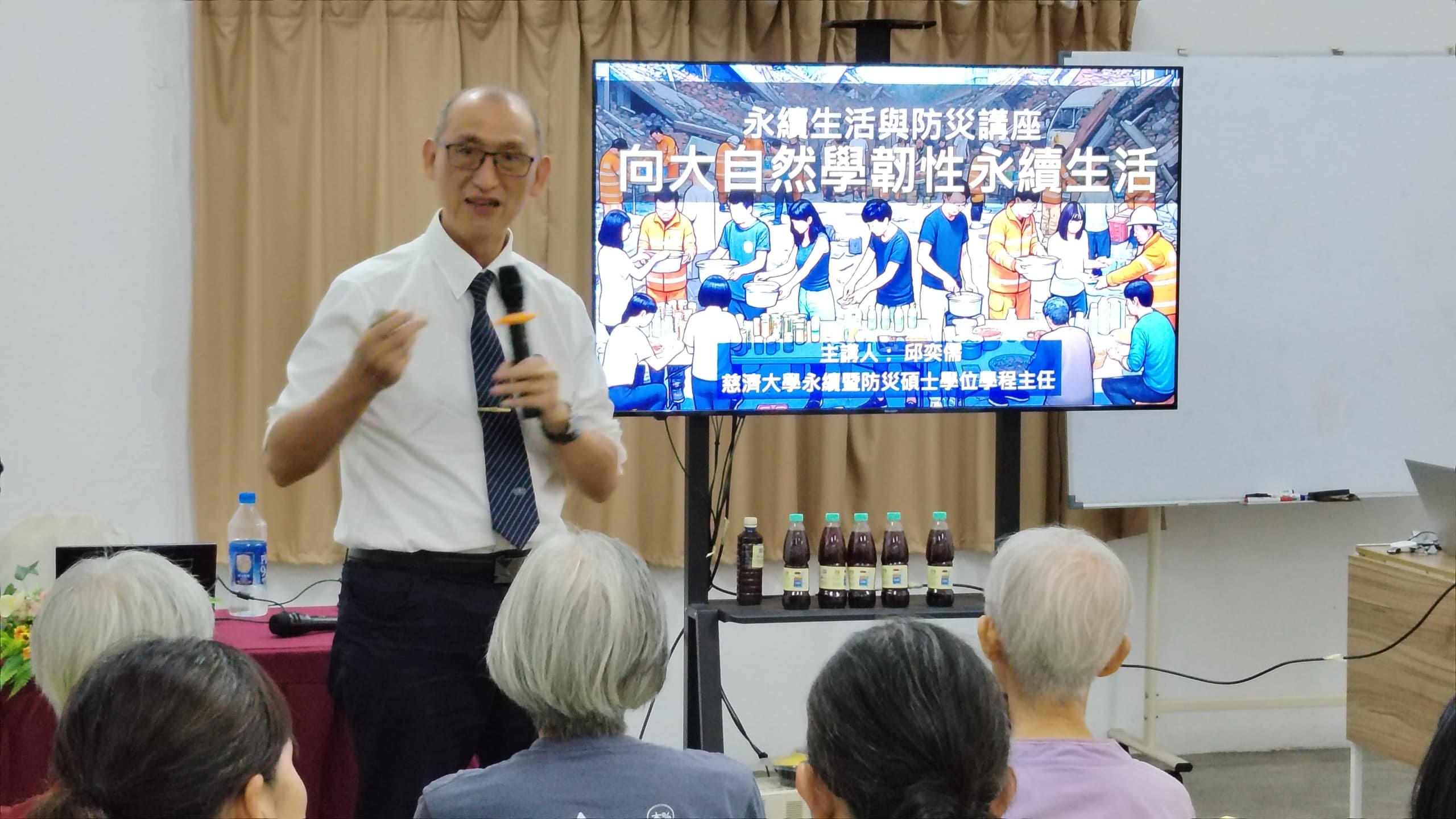 慈濟大學永續暨防災碩士學位學程主任邱奕儒,前往馬來西亞舉辦一系列「永續生活與防災」講座及工作坊。