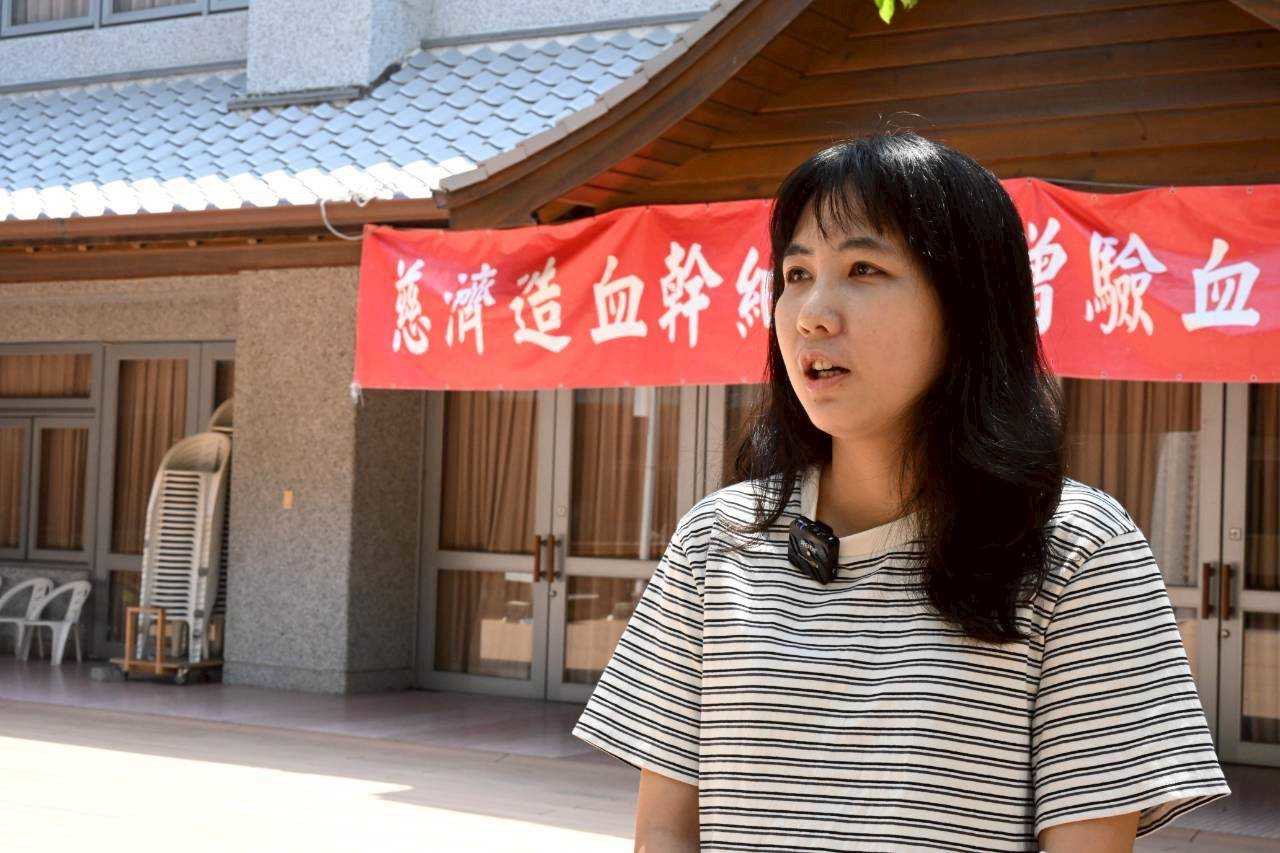 蔡婕妤因小姑趙邡妤捐髓成功且身體無恙，因此也前來共襄盛舉，加上女兒在大愛幼兒園，所以對慈濟是放心的。