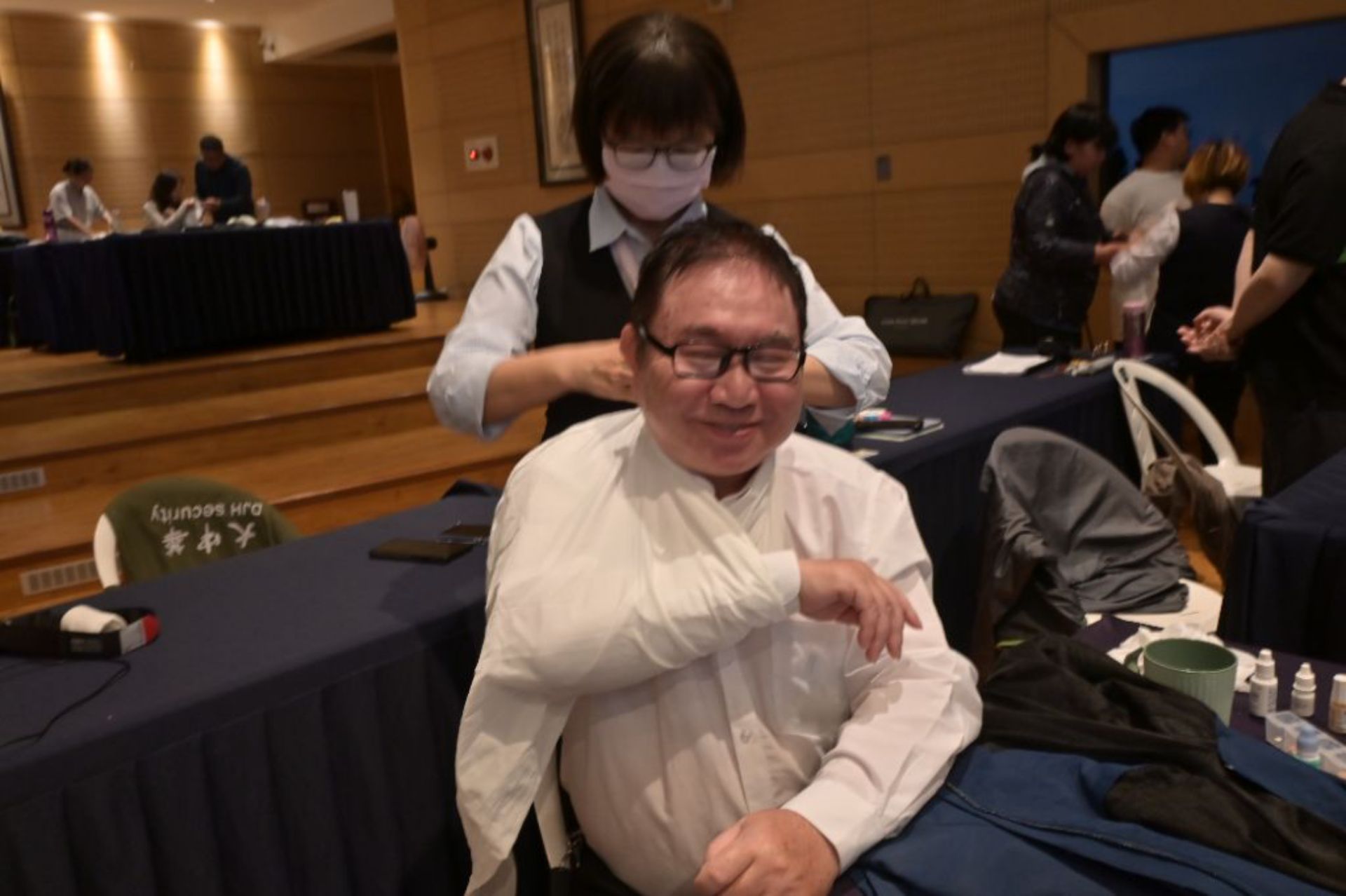 李永福先生是社區的總幹事,九二一地震時他隨著慈濟志工前往國姓鄉興建組合屋,與慈濟人合作愉快,本身是基督徒的李先生與慈濟人相互祝福。