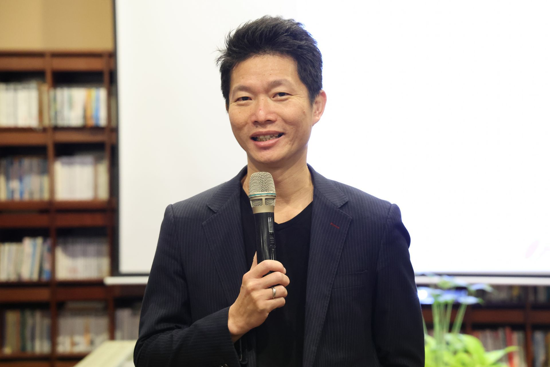 陳謙仁諮商心理師表示,志工要降低「一定要做些什麼」的焦慮,不急於解決眼前的問題,而是要陪伴個案在適當的時機說出心裡的聲音。