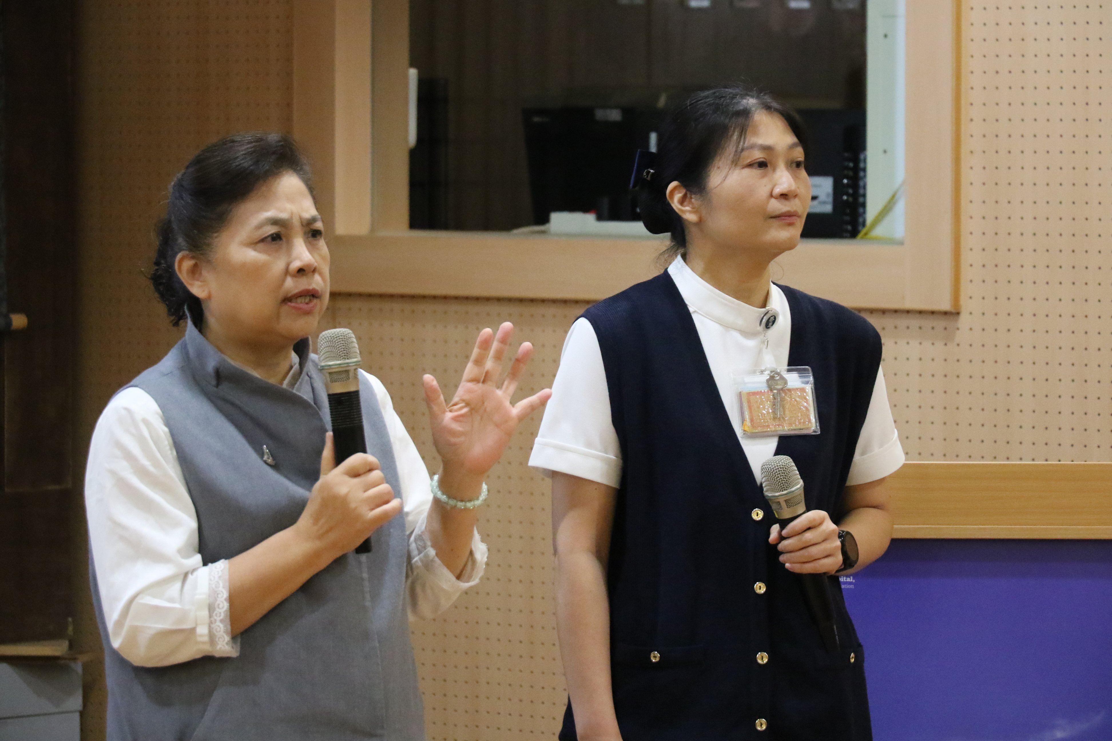 台中慈濟醫院莊淑婷副院長（左）與護理部李玉茹主任（右）分享院內推動護理友善職場實務經驗。
