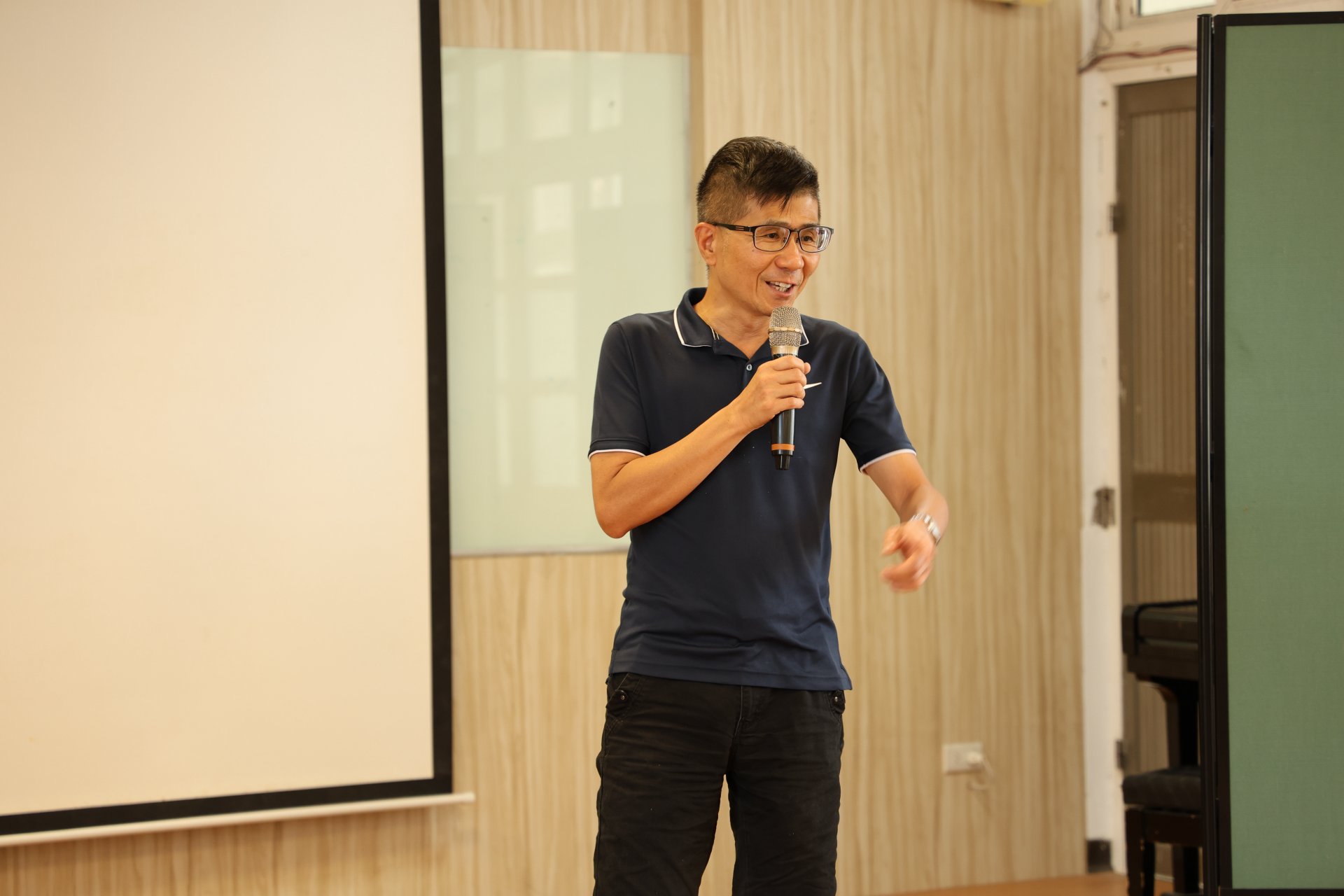 始業式教研處杜主任致詞，勉勵團隊工作人員及學員互助互長，共創四天充實回憶