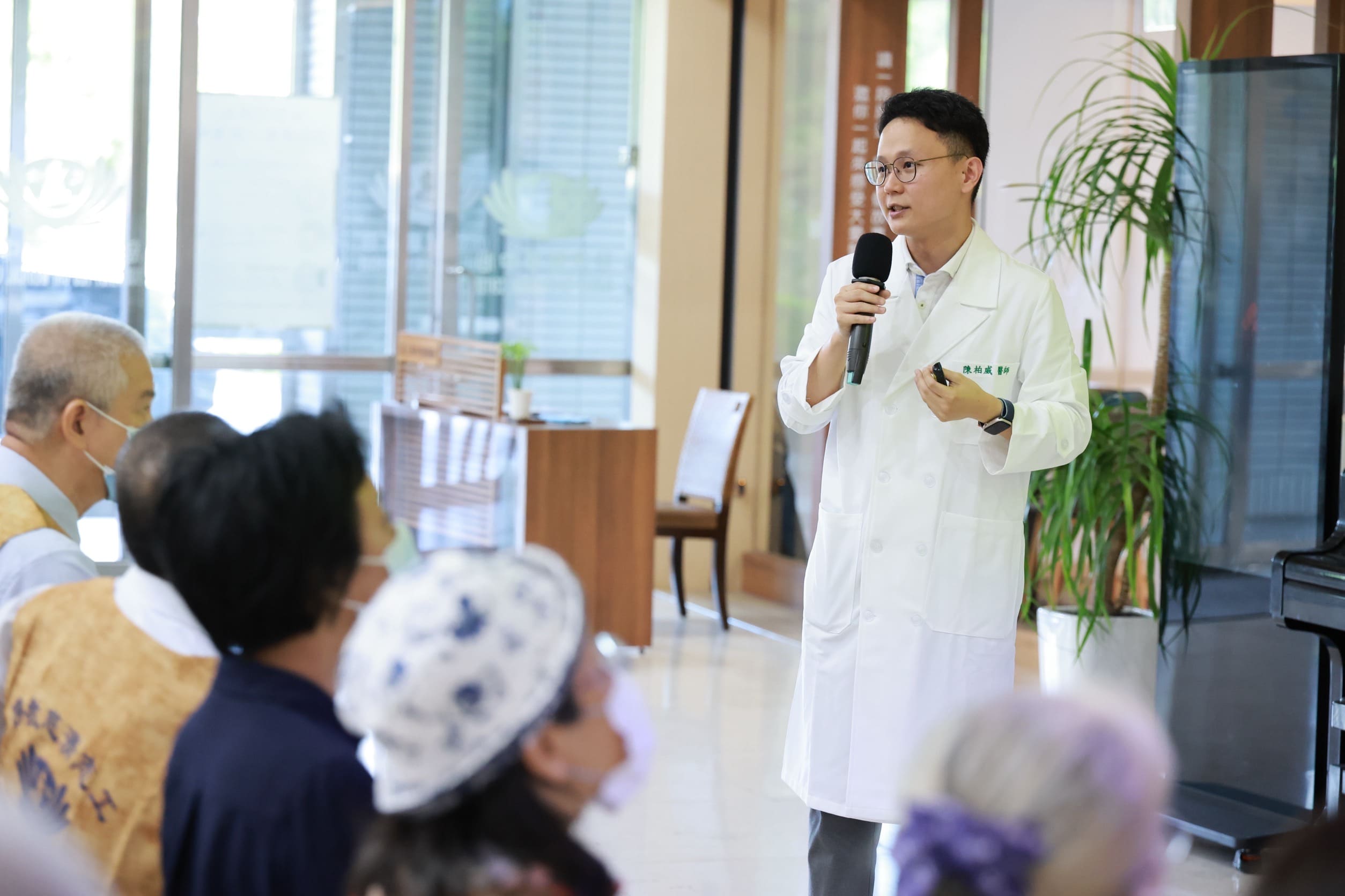 花蓮慈濟醫院復健科陳柏威醫師鼓勵所有長者保持運動、養回肌肉增進肌力更健康。