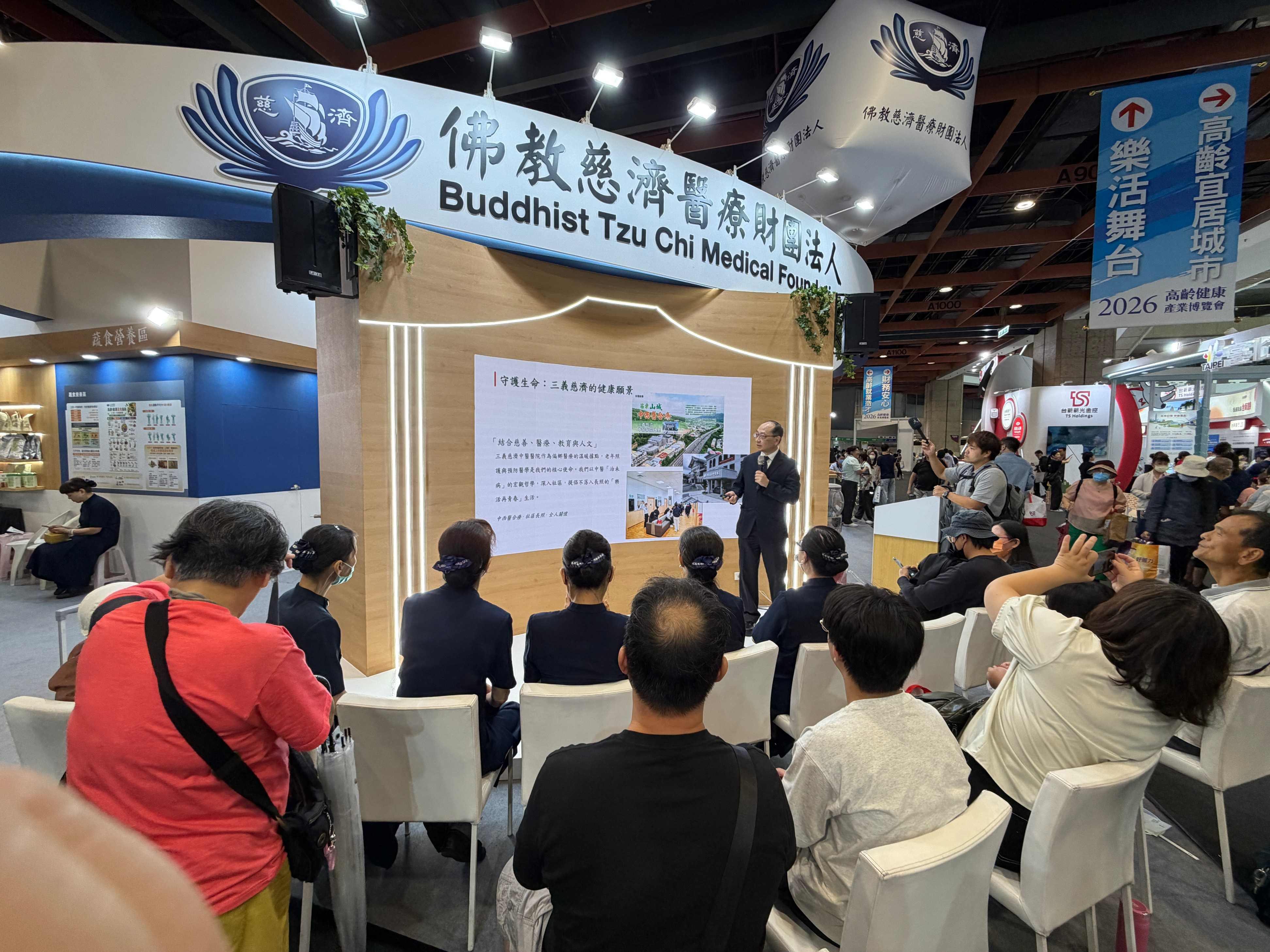三義慈濟中醫醫院院長葉家舟,以「再青春的中醫處方-高齡健康管理」進行專題講座。