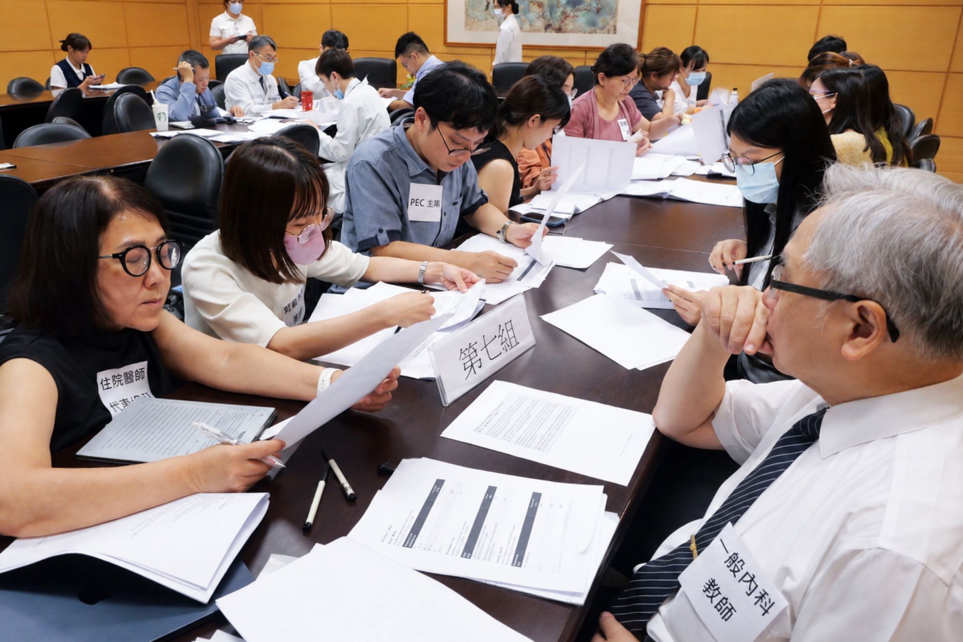 工作坊進行訓練計畫評估委員會不同角色的模擬演練,引入不同觀點。