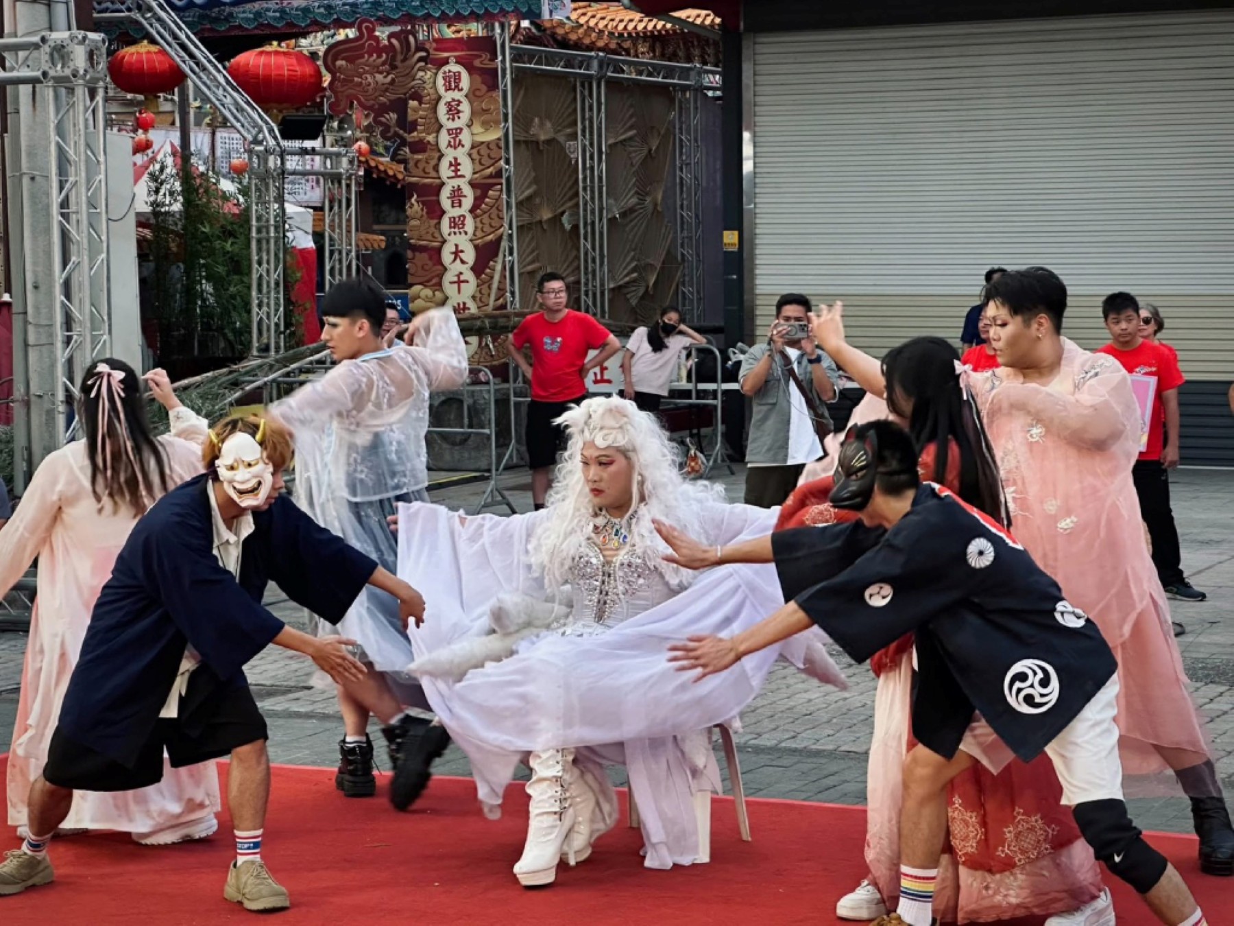 嘉義民雄青年壯遊點結合大士爺祭，創意扮裝進行行動展演