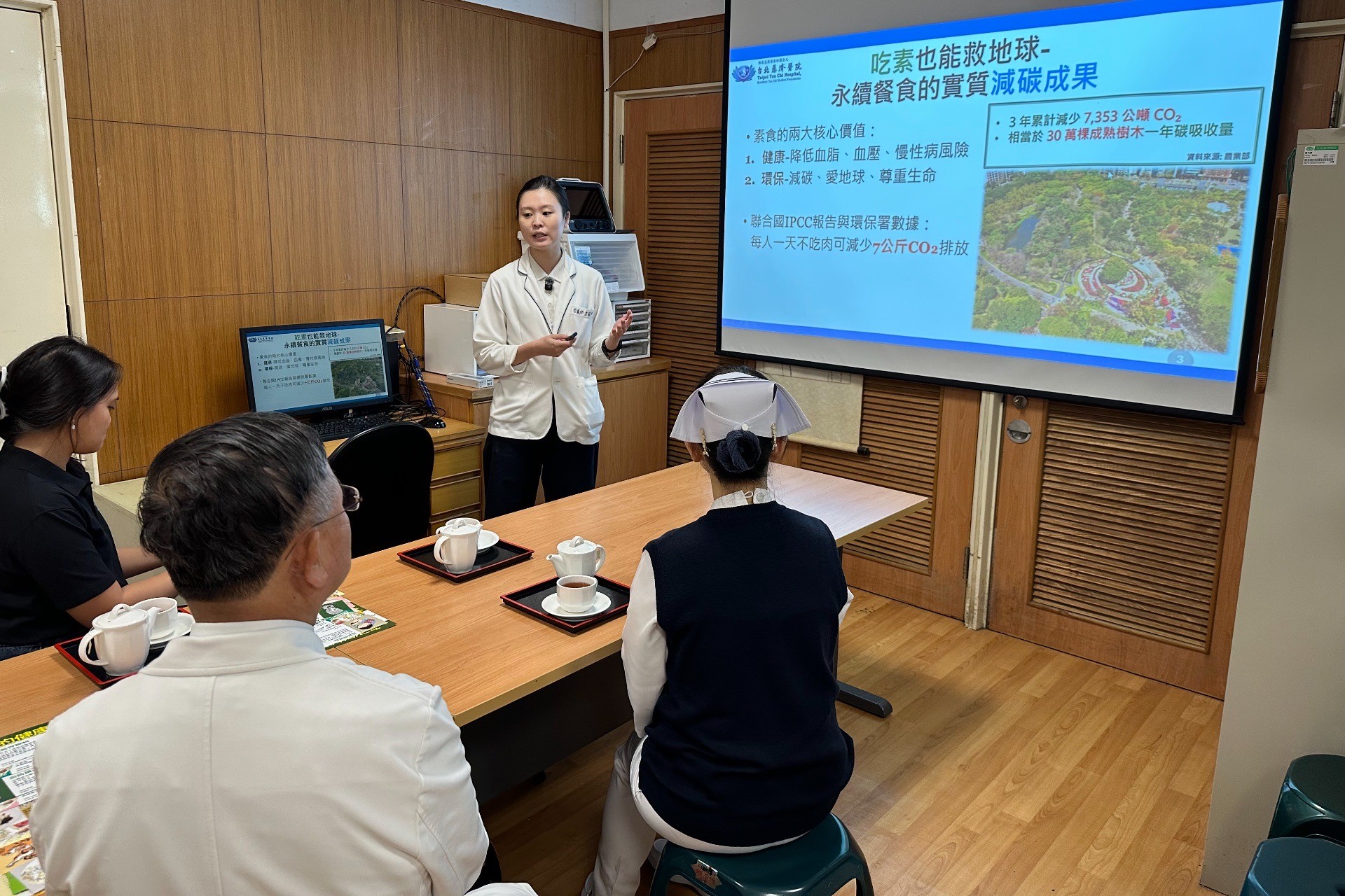 營養科將素食衛教結合預防醫學,積極推廣兼顧健康與環境的飲食方式。