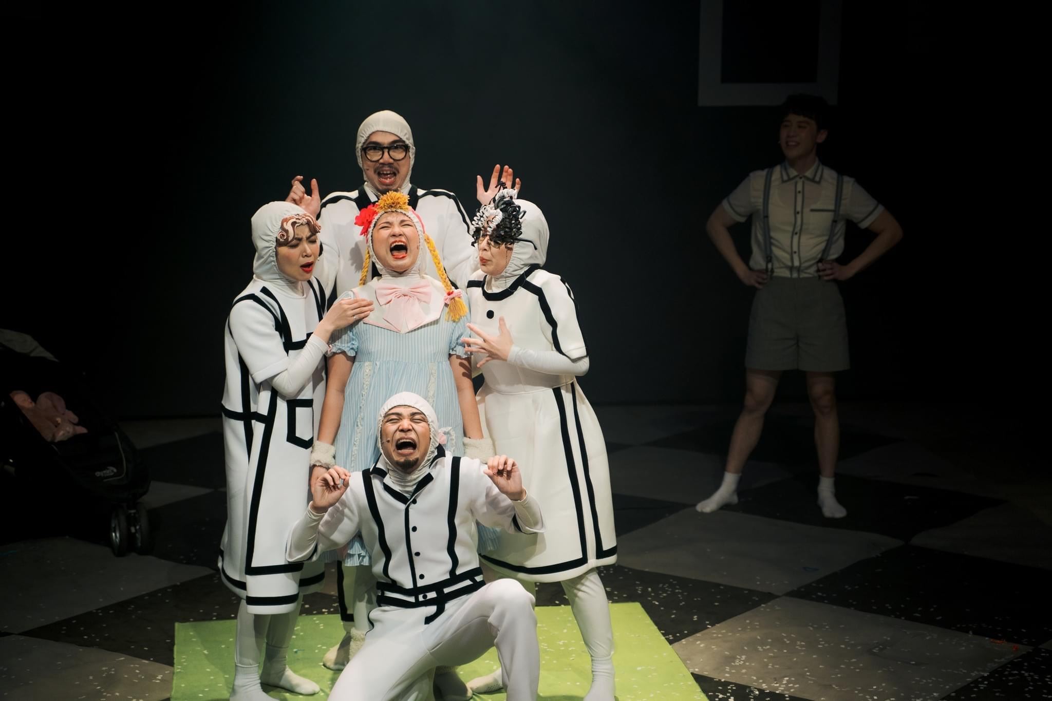 何日君再來劇團將於8月15、16日帶來《飛起來呀！快！飛起來！》，每日下午16時20分及17時40分，分別於B2白盒子後廣場及C2面會吧後廣場演出。