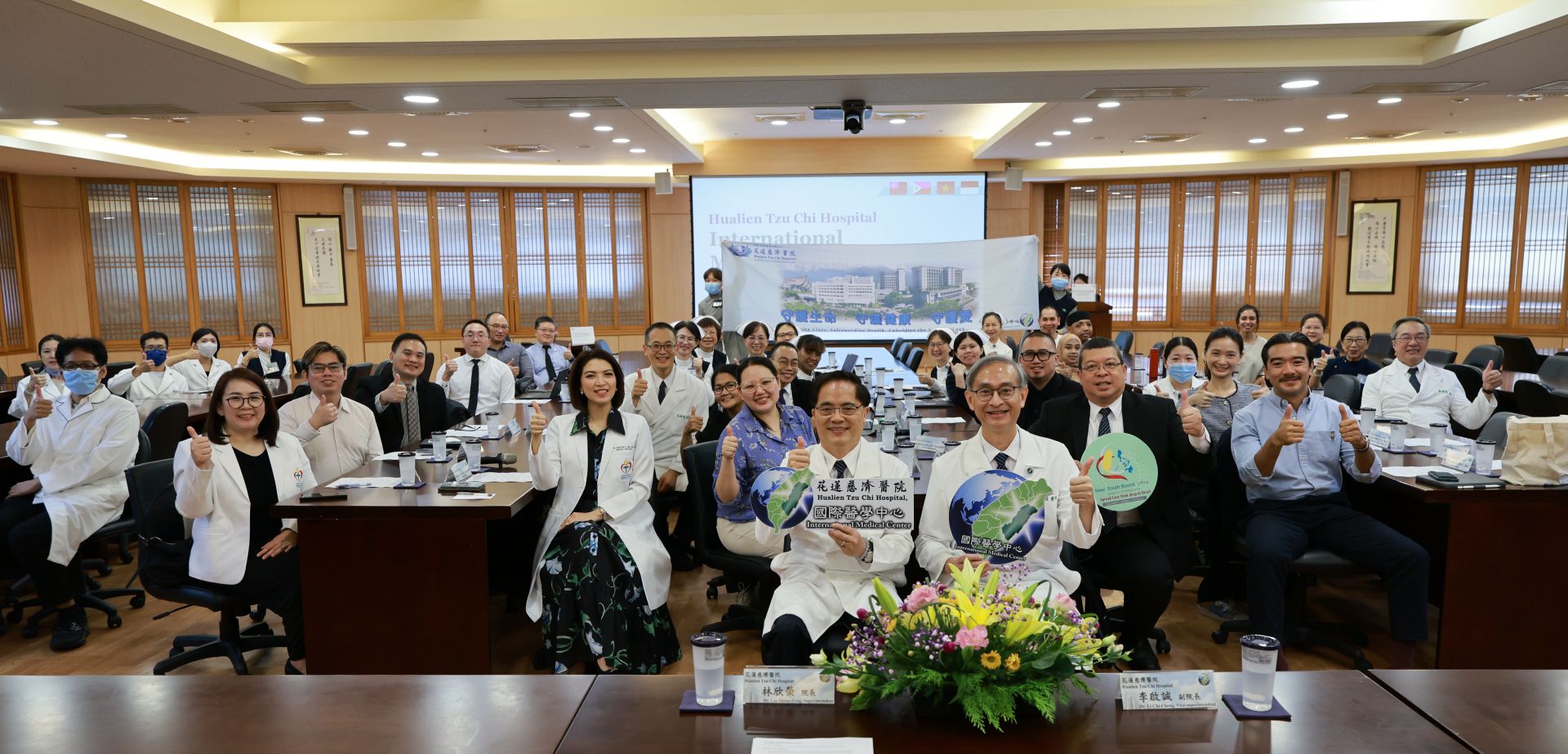 來自東南亞三國的醫師、醫療專家組團來台參加花蓮慈濟醫院40周年慶國際醫療研討會,跨國攜手深化醫療合作,共創癌症照護力。