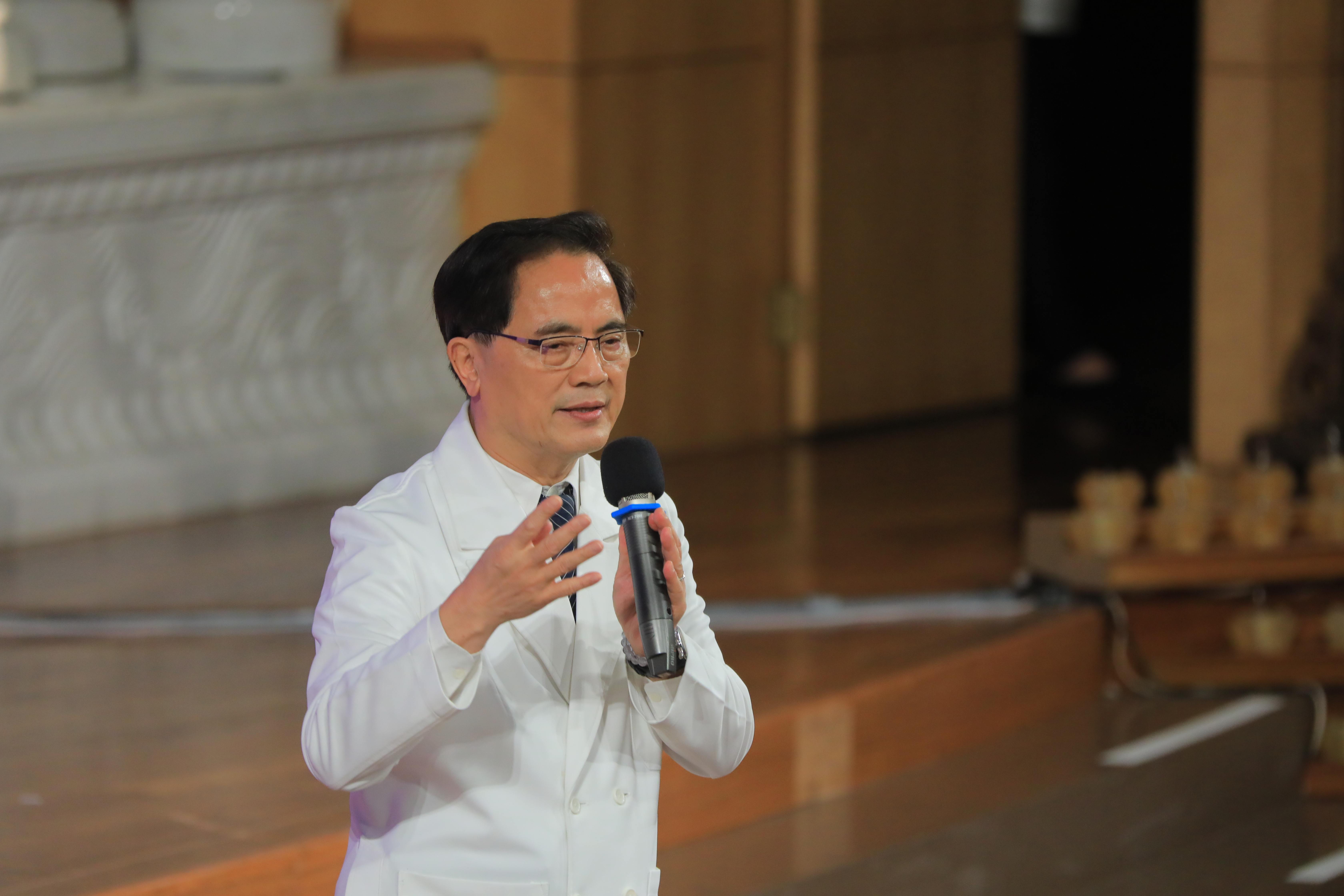 林欣榮院長感恩33年來每一位捐贈者、志工與醫療團隊的投入，讓一念救人的善心成為無數病友重新展開人生的力量。