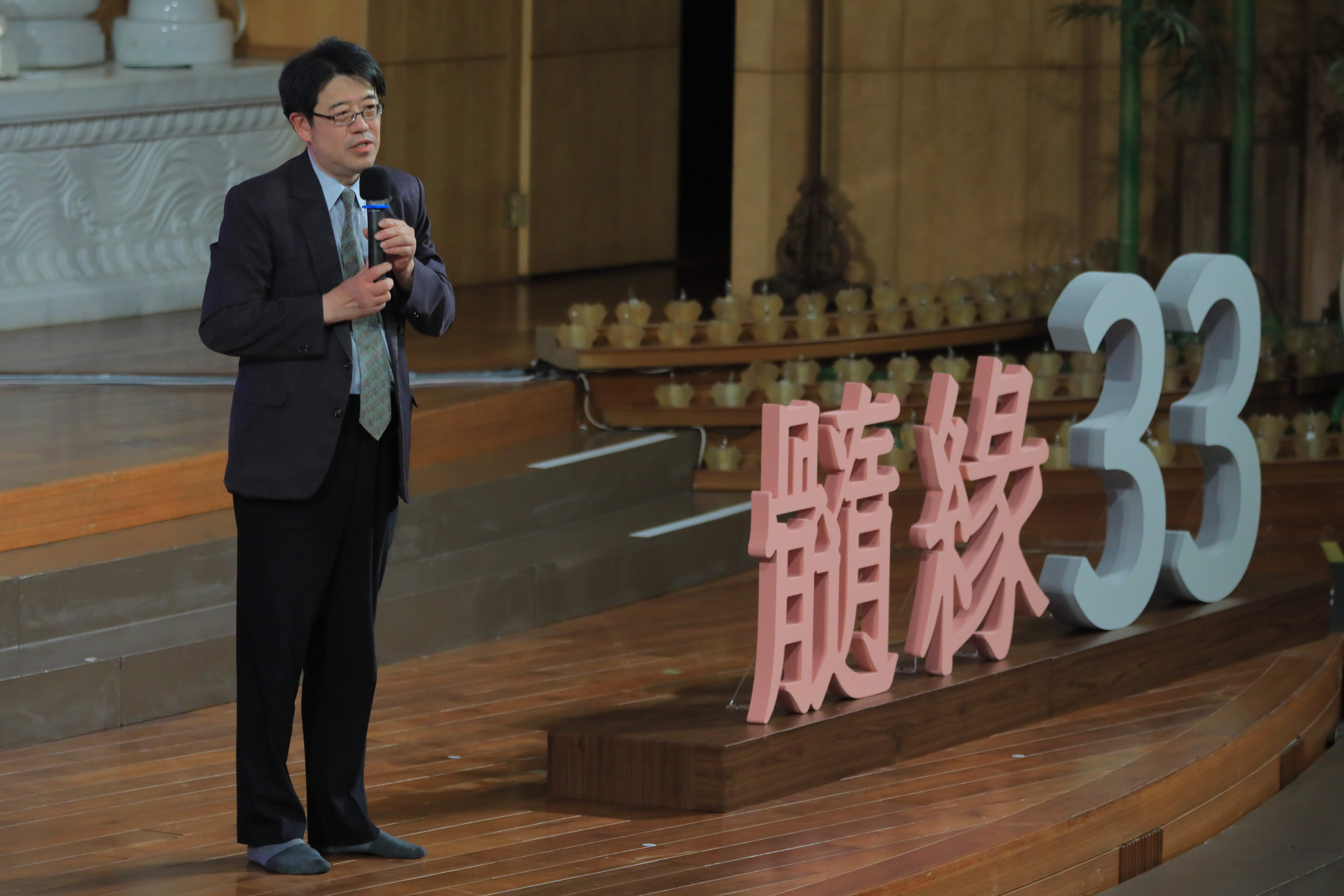 中華民國血液及骨髓移植學會理事長葉士芃說，對血液及骨髓移植醫師而言，捐贈者及骨髓資料庫是治療患者不可或缺的重要後盾，目前慈濟提供的造血幹細胞捐贈約占臺灣移植量近四成。