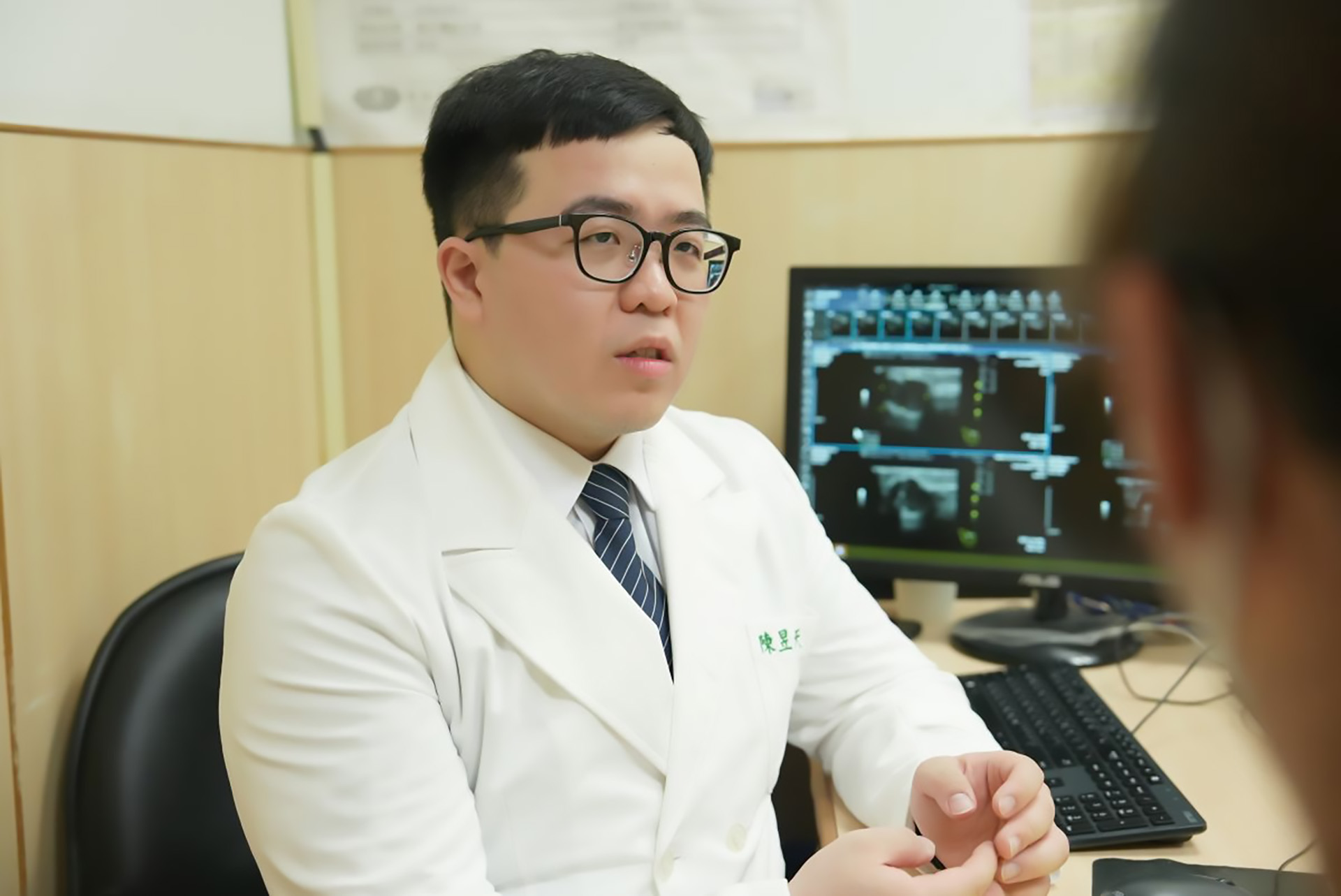 台北慈濟醫院陳昱天醫師看診示意照。