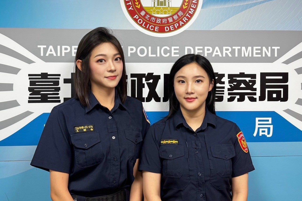 北投分局警員游雅婷(右)、實習生王婕倫(左)