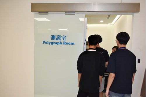 學員分組參訪臺高檢署測謊室、數位鑑識實驗室及M化偵查對策室
