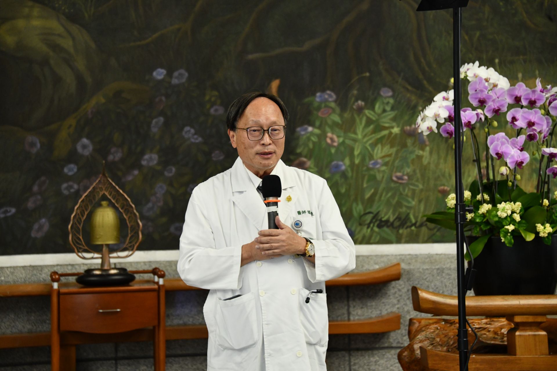 賴寧生院長致詞表示,證嚴上人常叮嚀「七月救倒懸」,提醒大眾從內心起慈悲,從生活中實踐善念。