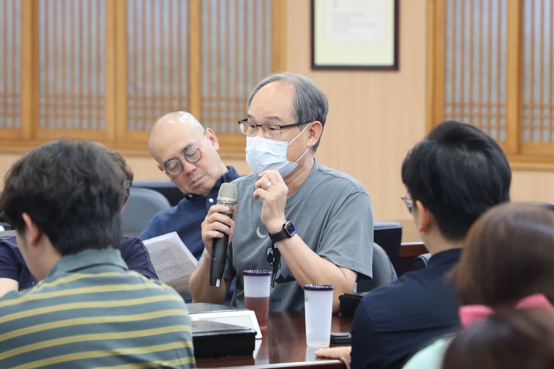 光鹽診所院長陳競華醫師表示，診所醫師就像一座橋梁，將醫院與社區連接起來，讓需要進一步治療的病人順利轉診，治療完成回到社區後也有人持續照顧。