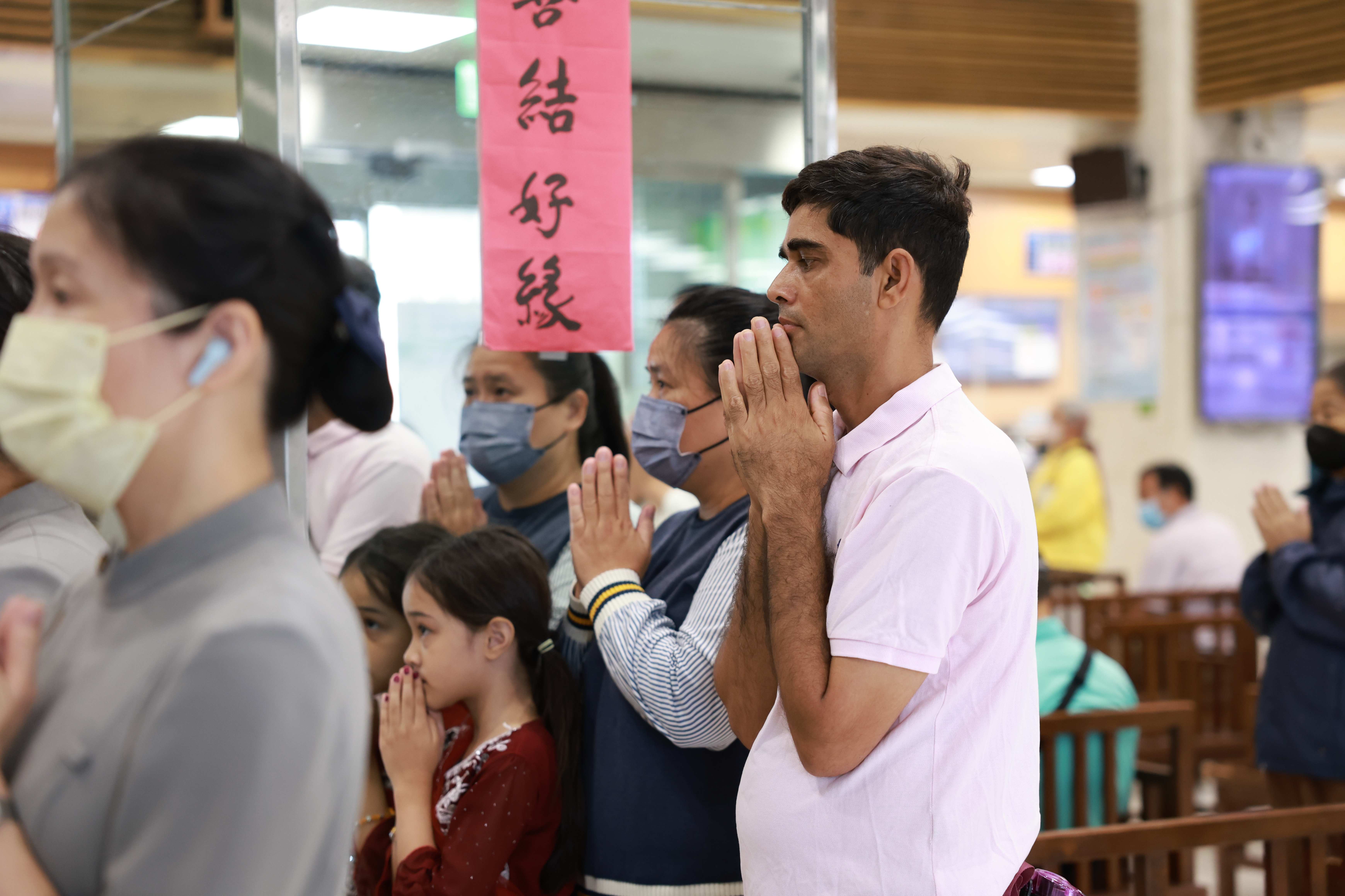 尼泊爾來到臺灣定居十五年的潘迪安，從妻子口中得知花蓮慈濟醫院要辦祈福會，就決定一定要帶著妻子與女兒來參加。