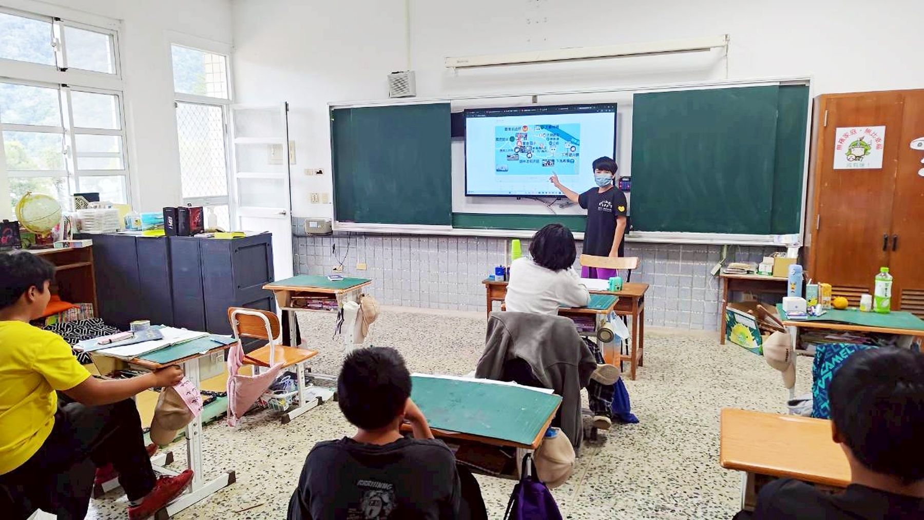 霧鹿國小學生發表討論結果