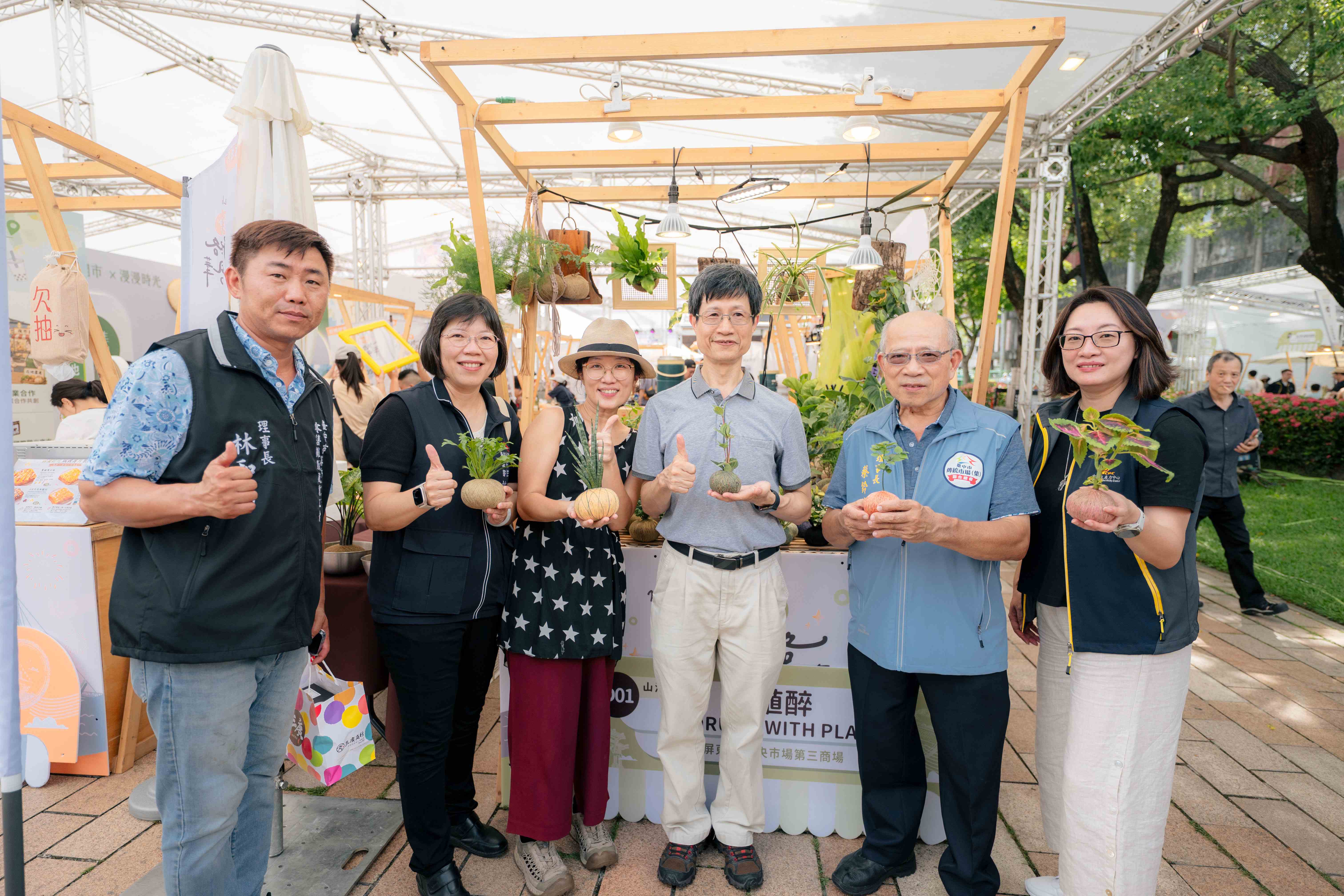 全國市場、夜市各有特色,歡迎前來臺灣市博會中區場體驗傳統市場攤商人情味。