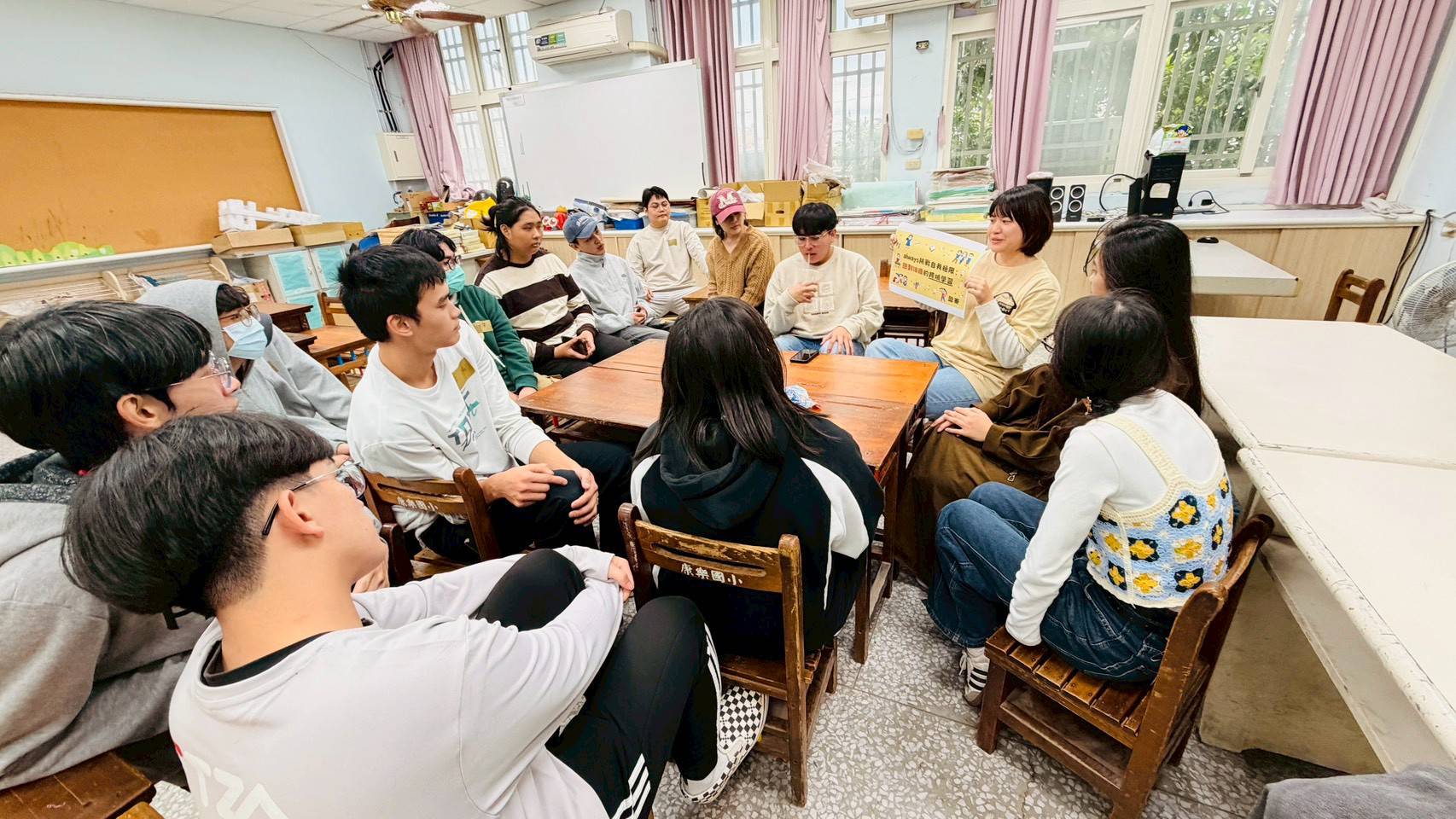 社工員分享求學與職涯真實故事,鼓勵青年學子維持穩定就學