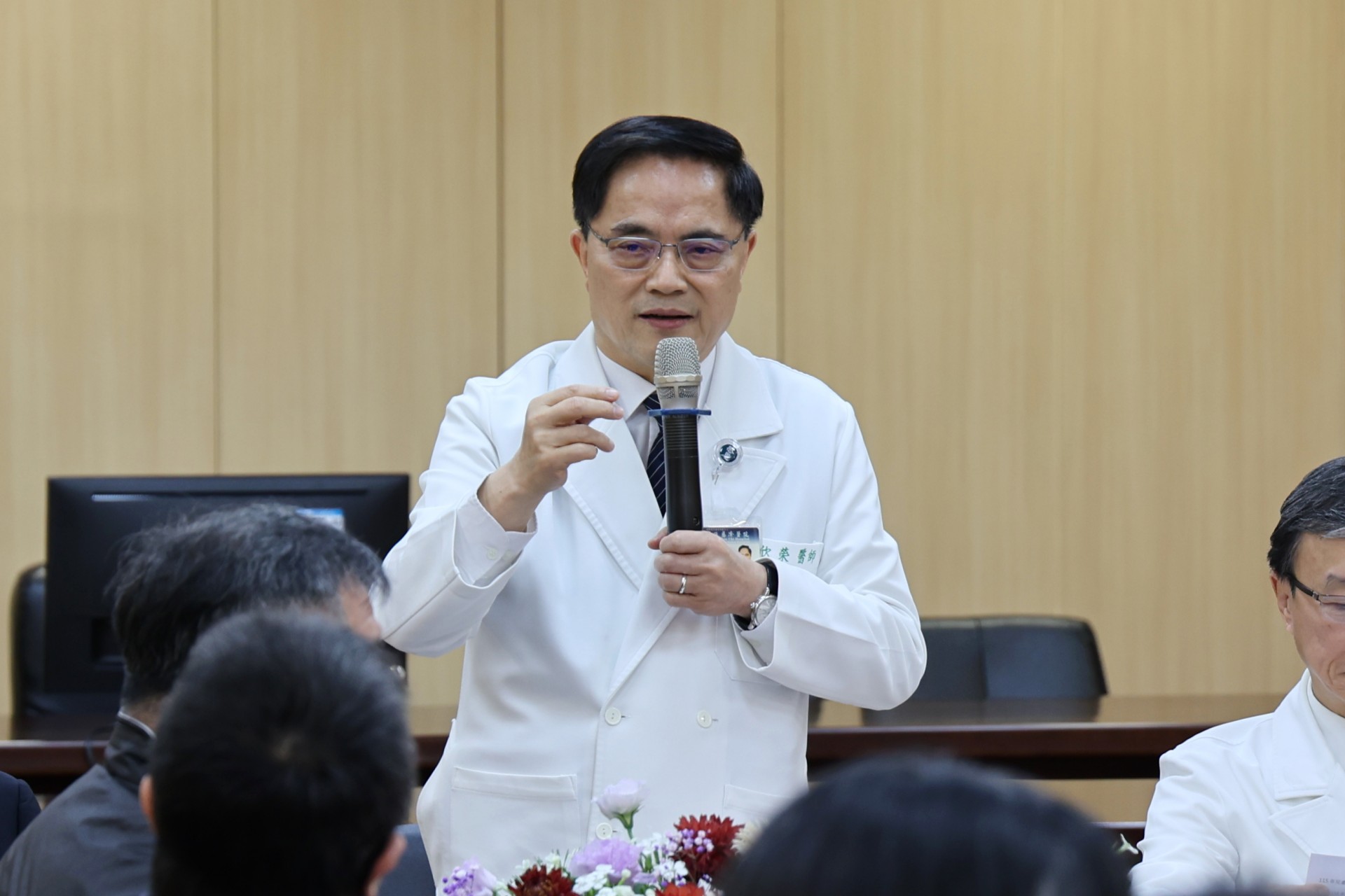 林欣榮院長表示,花蓮慈院非常重視兒少保護,他感恩張雲傑醫師長年深耕兒保醫療中心。他強調,唯有醫療與司法彼此理解、形成共識,才能共同打造讓孩子可以安心成長的環境,期望東部地區成為適合老少居住、讓人放心的城市。