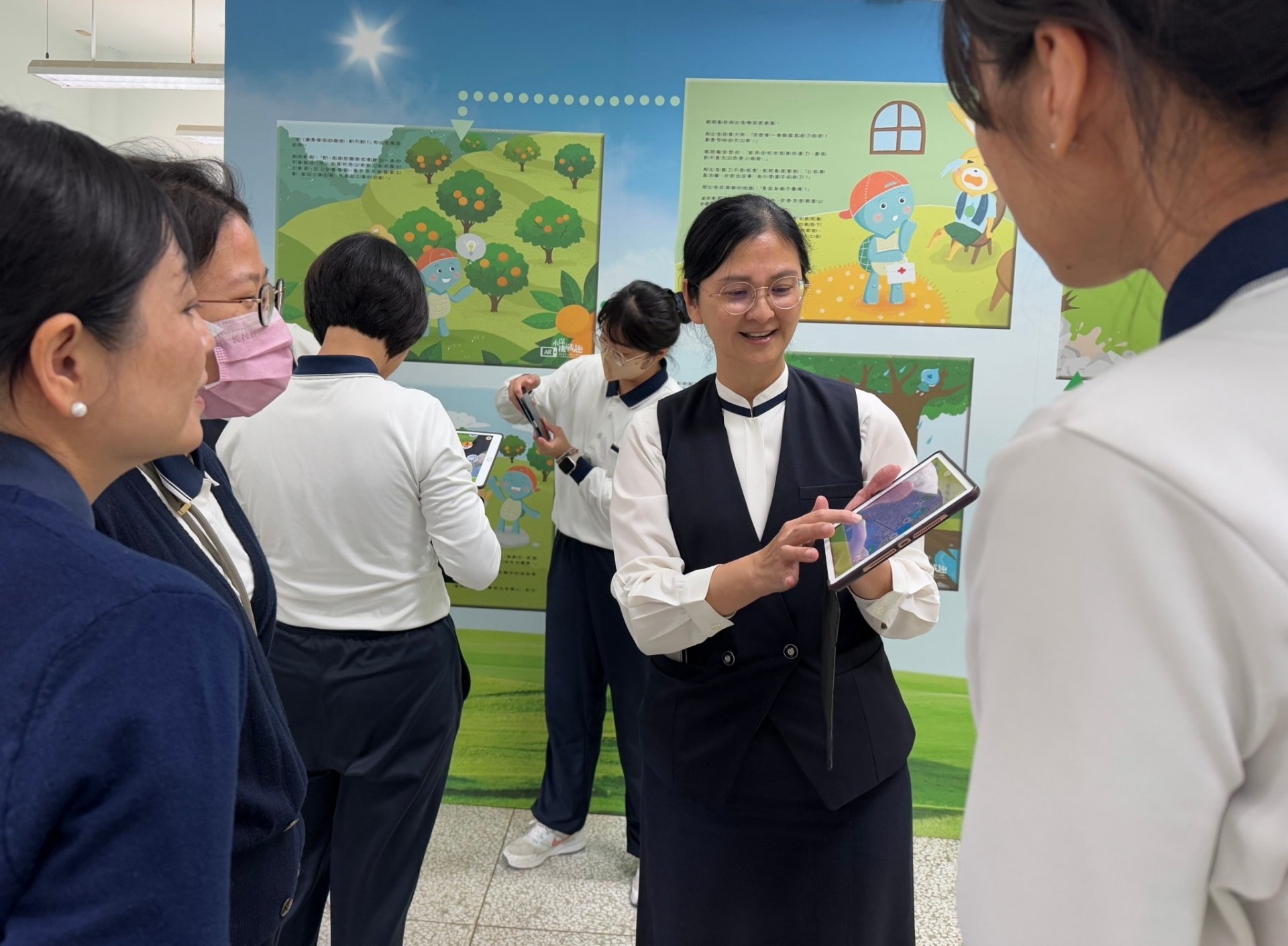 透過系統化展示與專業解說，促進跨單位交流與經驗分享。