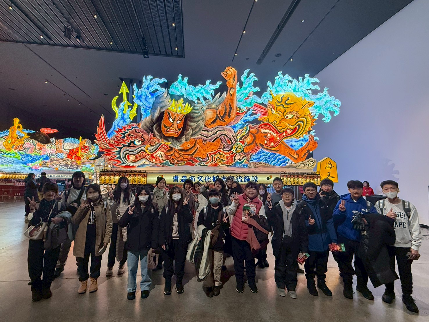 參觀「青森睡魔之家」,巨大的立體燈籠讓人嘆為觀止。