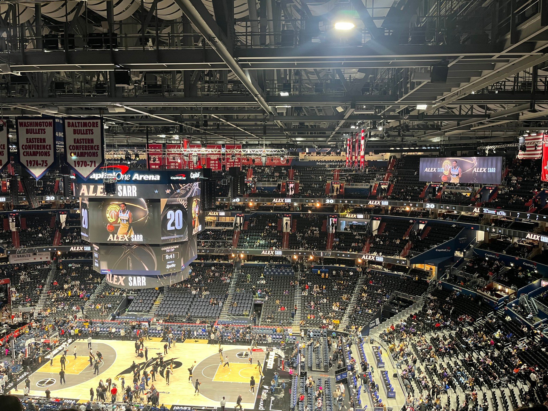 參觀NBA巫師隊與湖人隊比賽,深刻體驗美國運動文化的熱情。