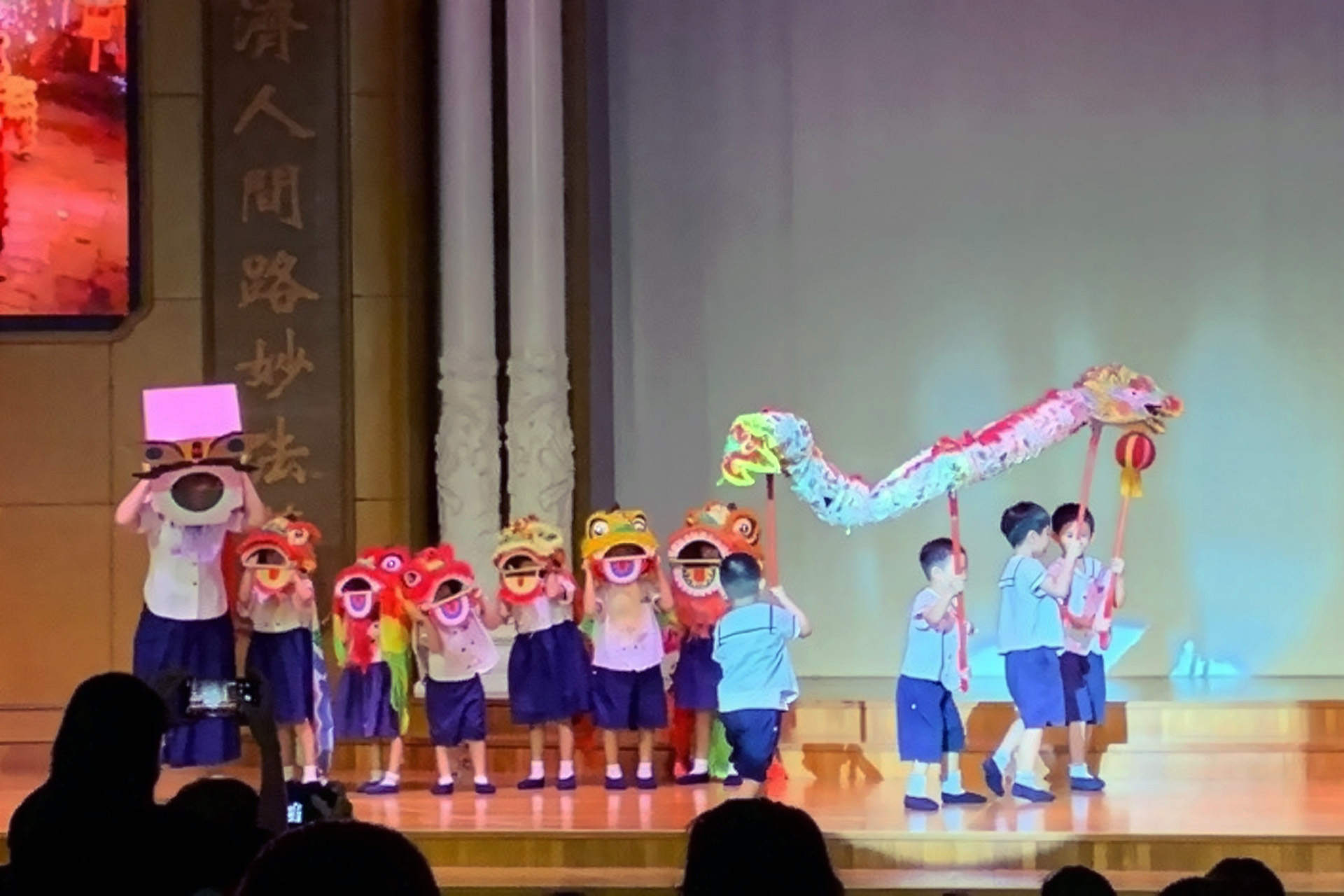 馬來西亞的演出,當地幼兒園也加入一起拜年