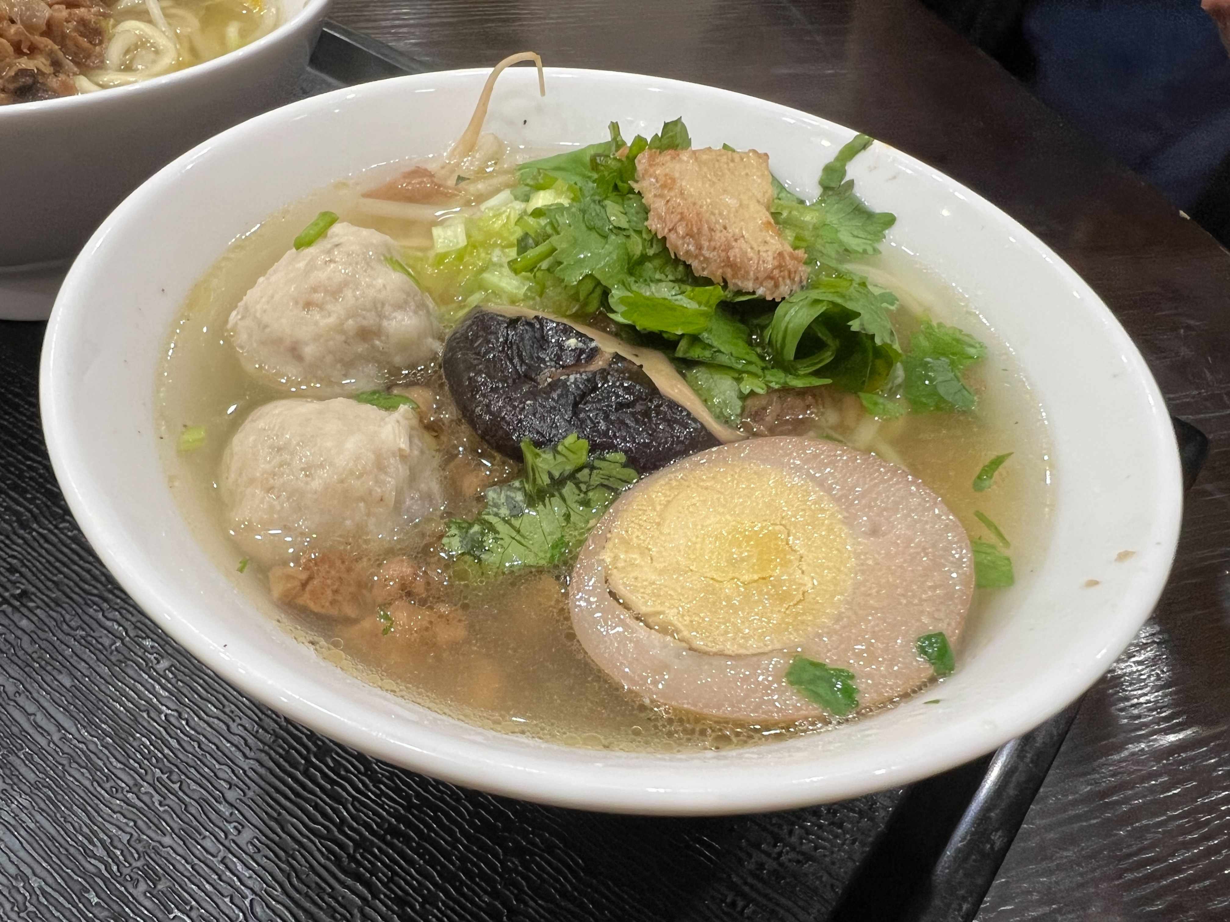 花蓮慈濟醫院春節限定,醫療志工免費提供平安擔仔麵。