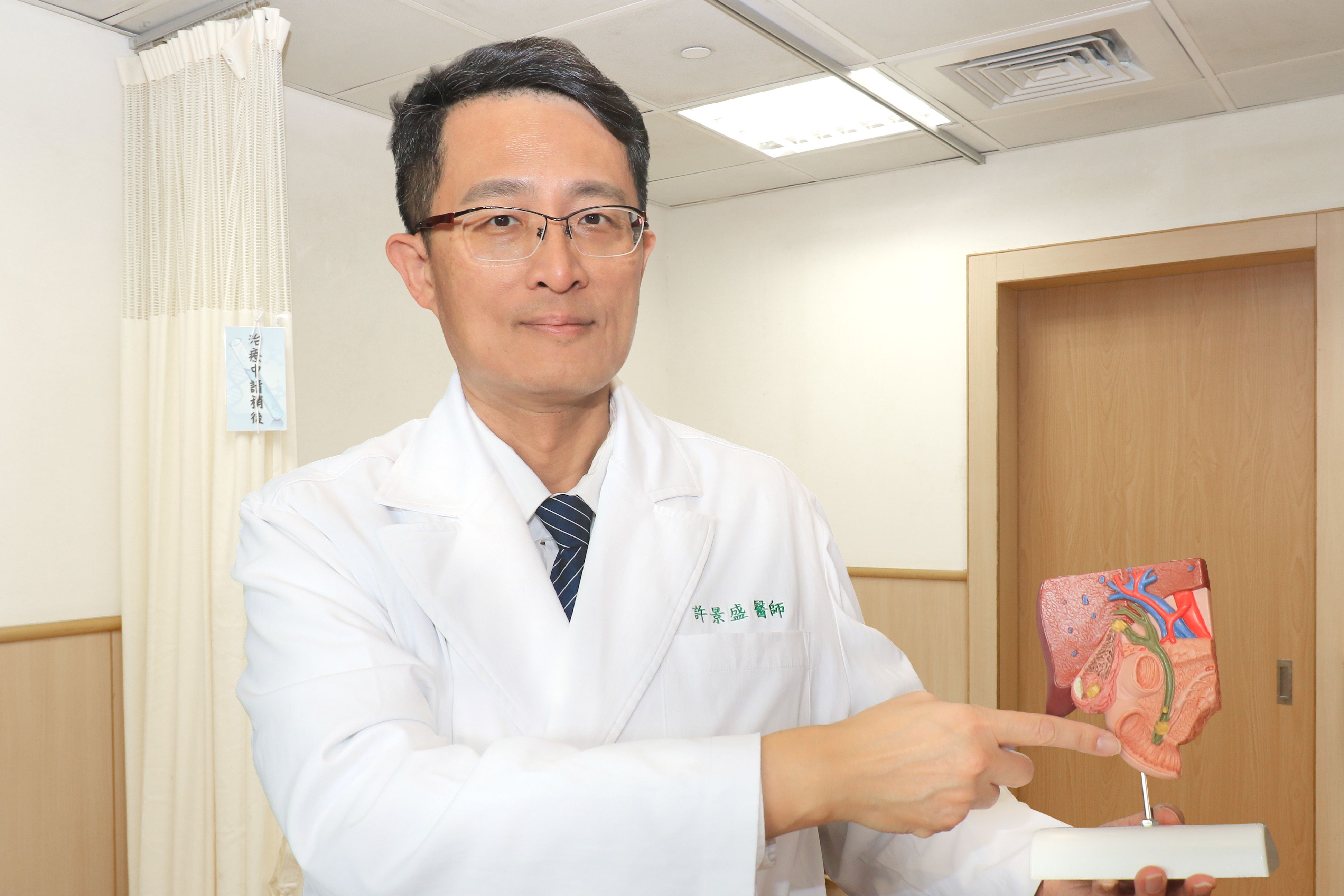 許主任提醒春節切勿暴飲暴食,讓胰臟炎在馬年「來拜年」。