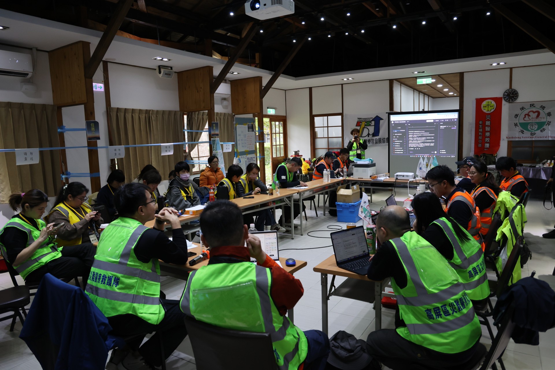 災難醫療隊接手災難醫療隊協調運作中心(DMAT-CC),由第一線轉任後勤,讓彼此更了解不同工作重點,也促成災難來臨時更緊密有效的合作。