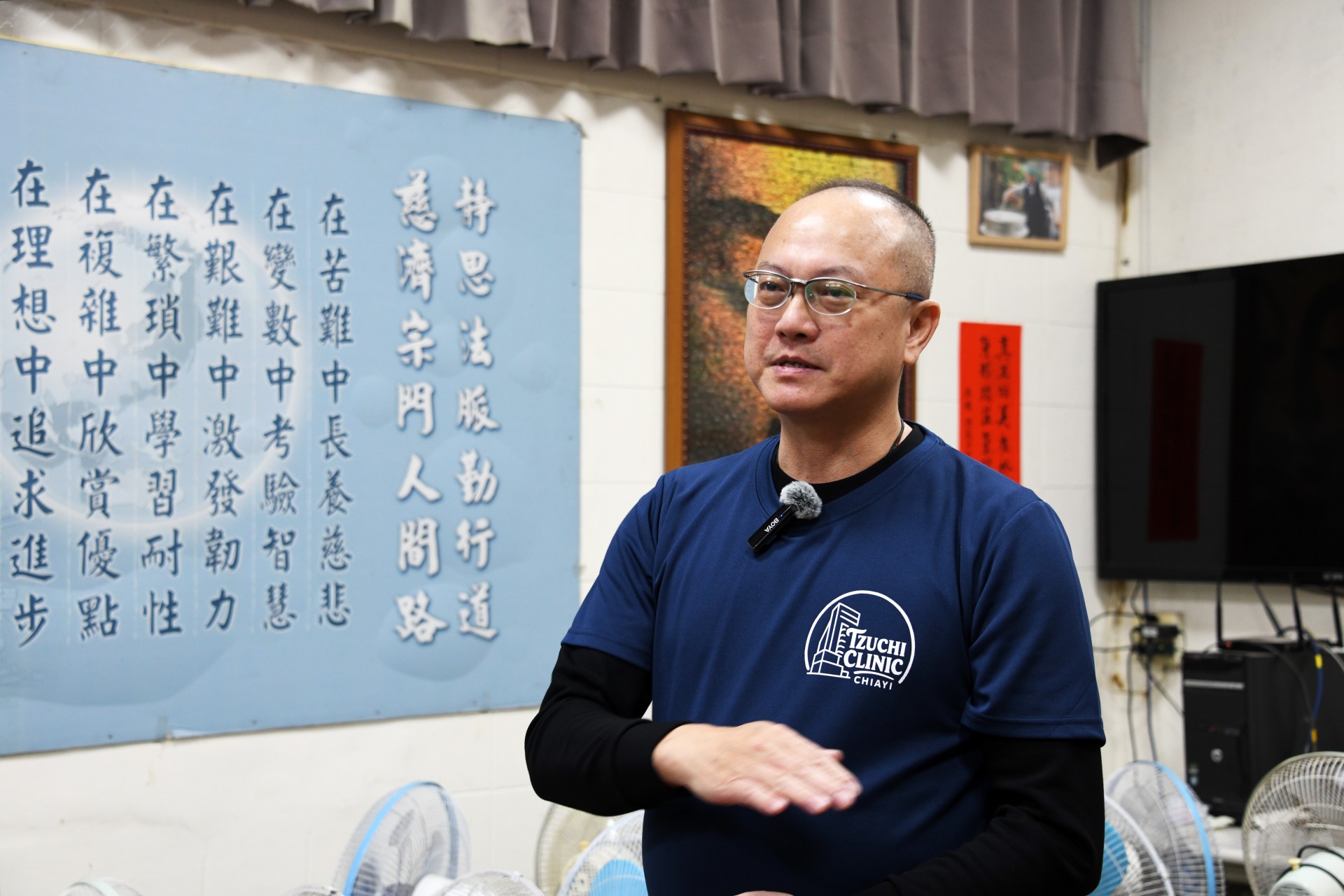 嘉義慈濟診所行政主任張堂偉表示,今年正式啟動「社區運動種子教師計畫」,盼以運動與肌力訓練守護環保志工健康。