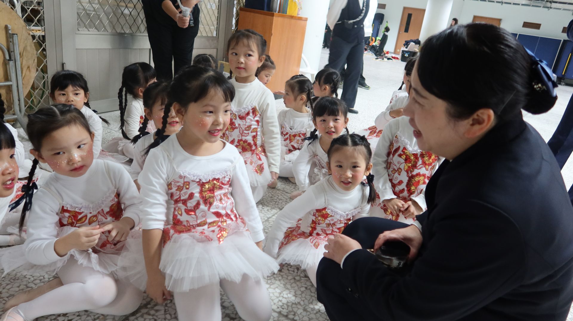 廖逸貞校長親臨現場為孩子加油打氣,也讚嘆慈幼老師的專業呈現及孩子在舞台上的自信展現