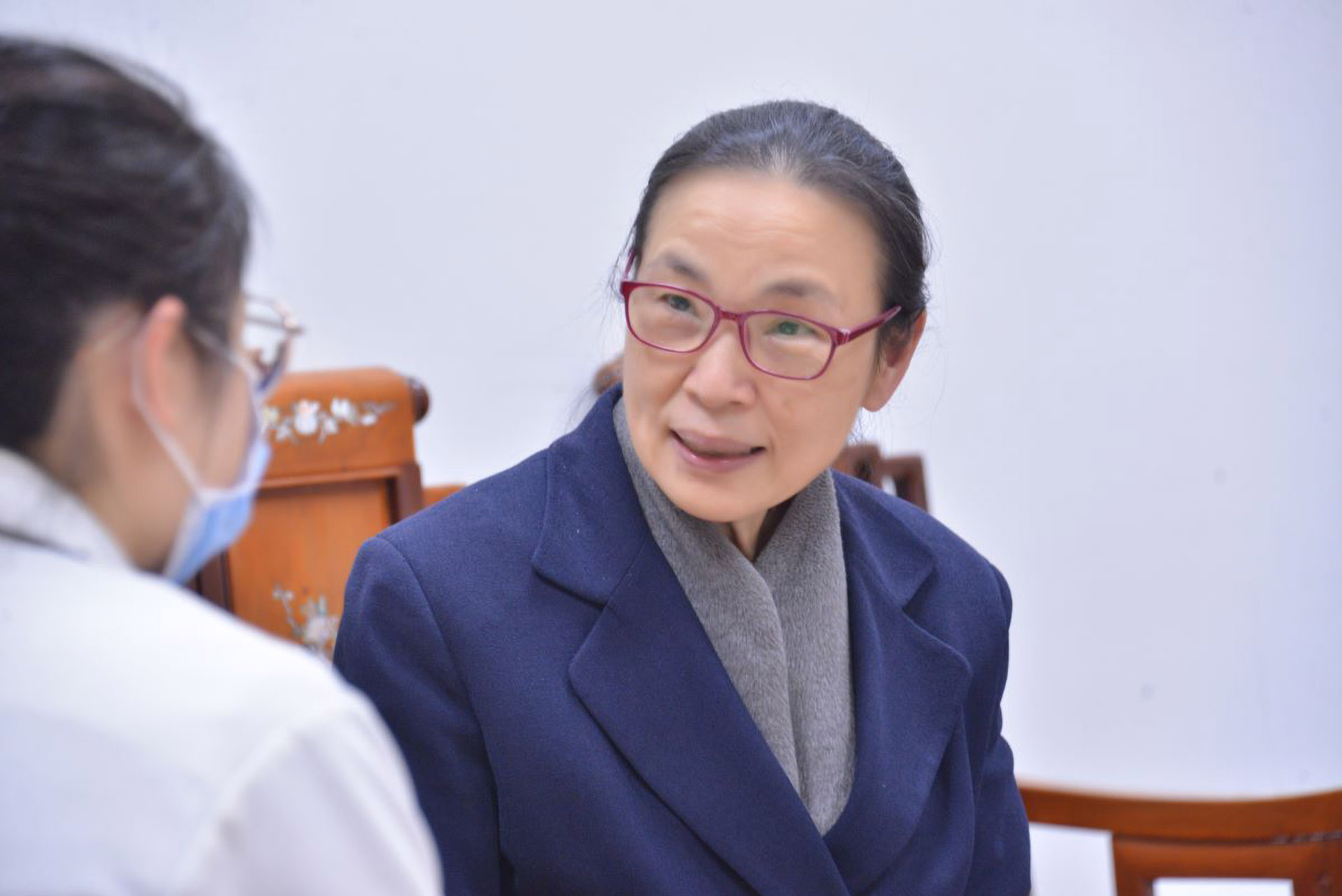 台北慈濟醫院設有員工關懷小組,在同仁遭遇困難時,喬麗華主秘與小組成員會陪伴輔導、共度難關。
