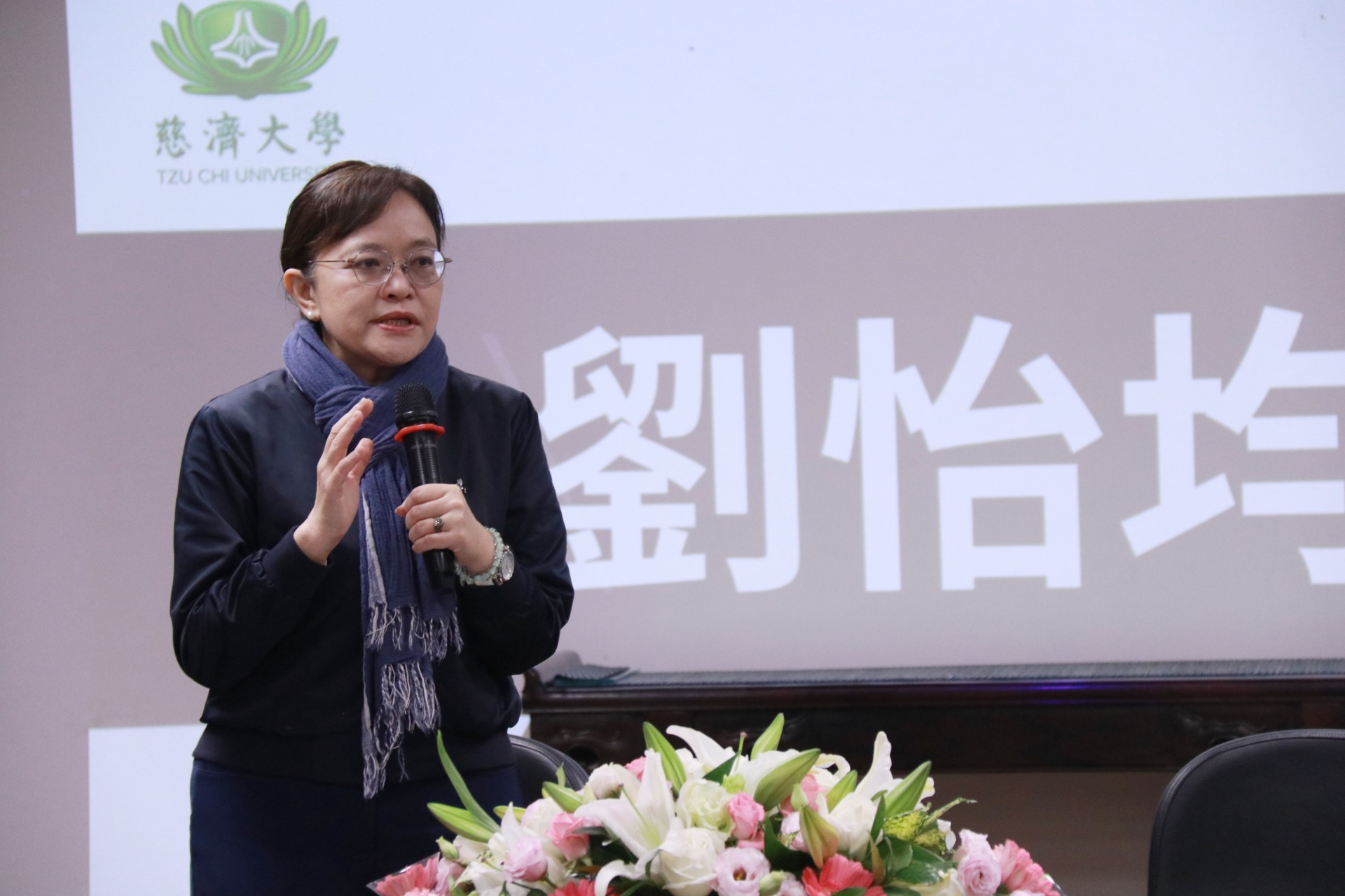慈大校長劉怡均表示,透過衣珠專案,協助經文不利的學生求學