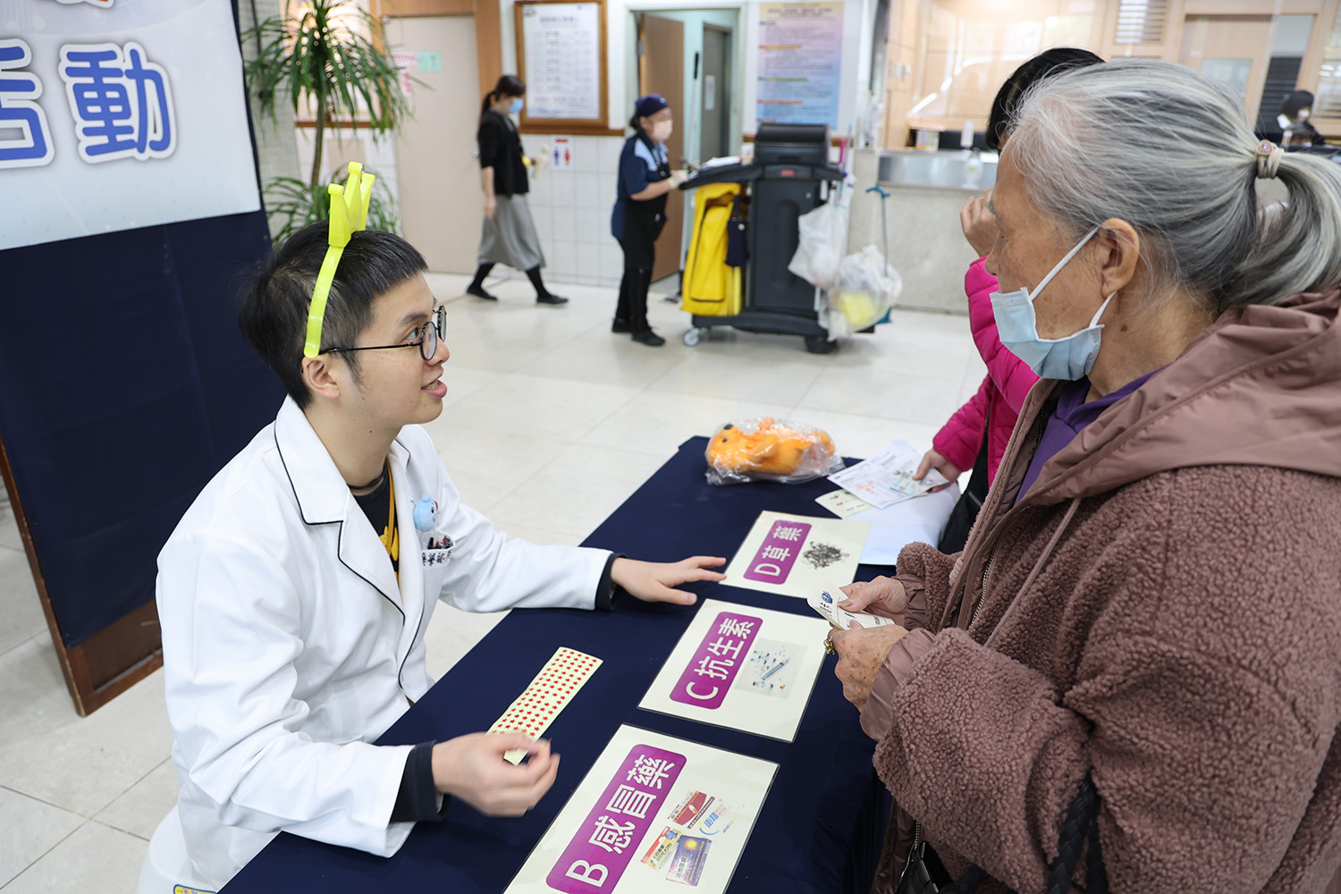 吳善傑藥師當第一關「你的藥,傷腎嗎?」的關主,在民眾闖關時破除民眾迷思,並讓民眾了解哪些常見藥物可能會傷腎。