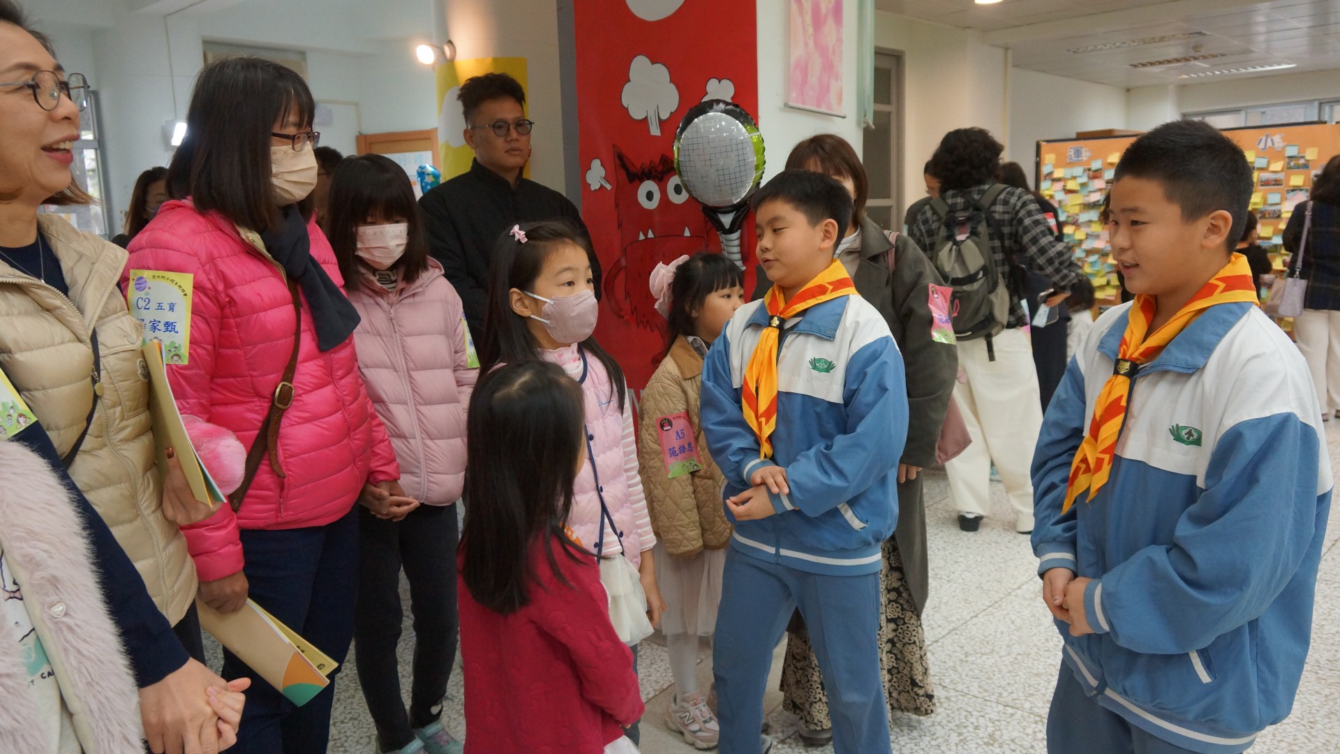 由幼童軍擔任小小解說員,介紹校園環境與學習空間