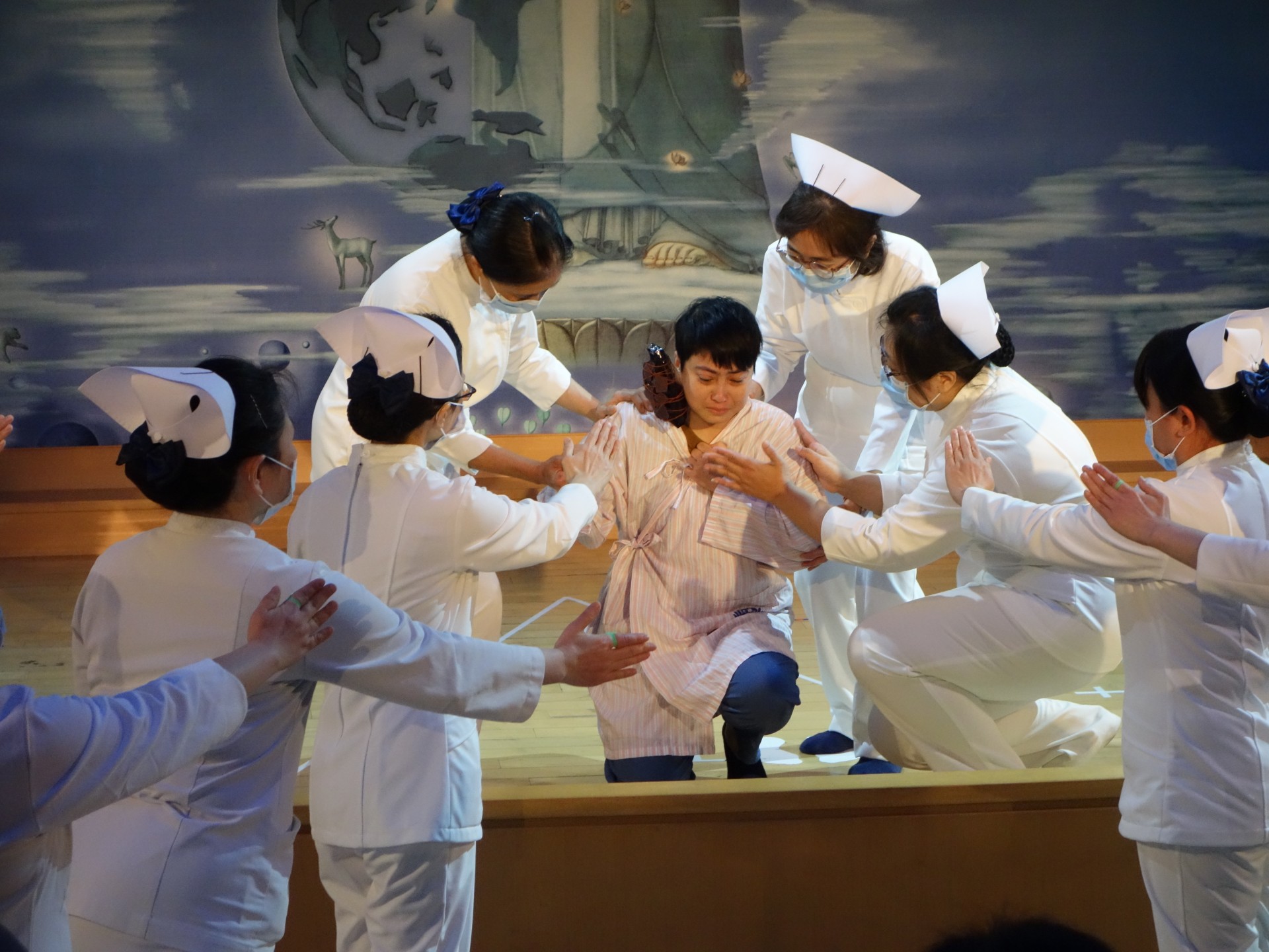護理師楊家嘉在演繹中飾演阿莎,透過角色扮演,讓她深感不捨。
