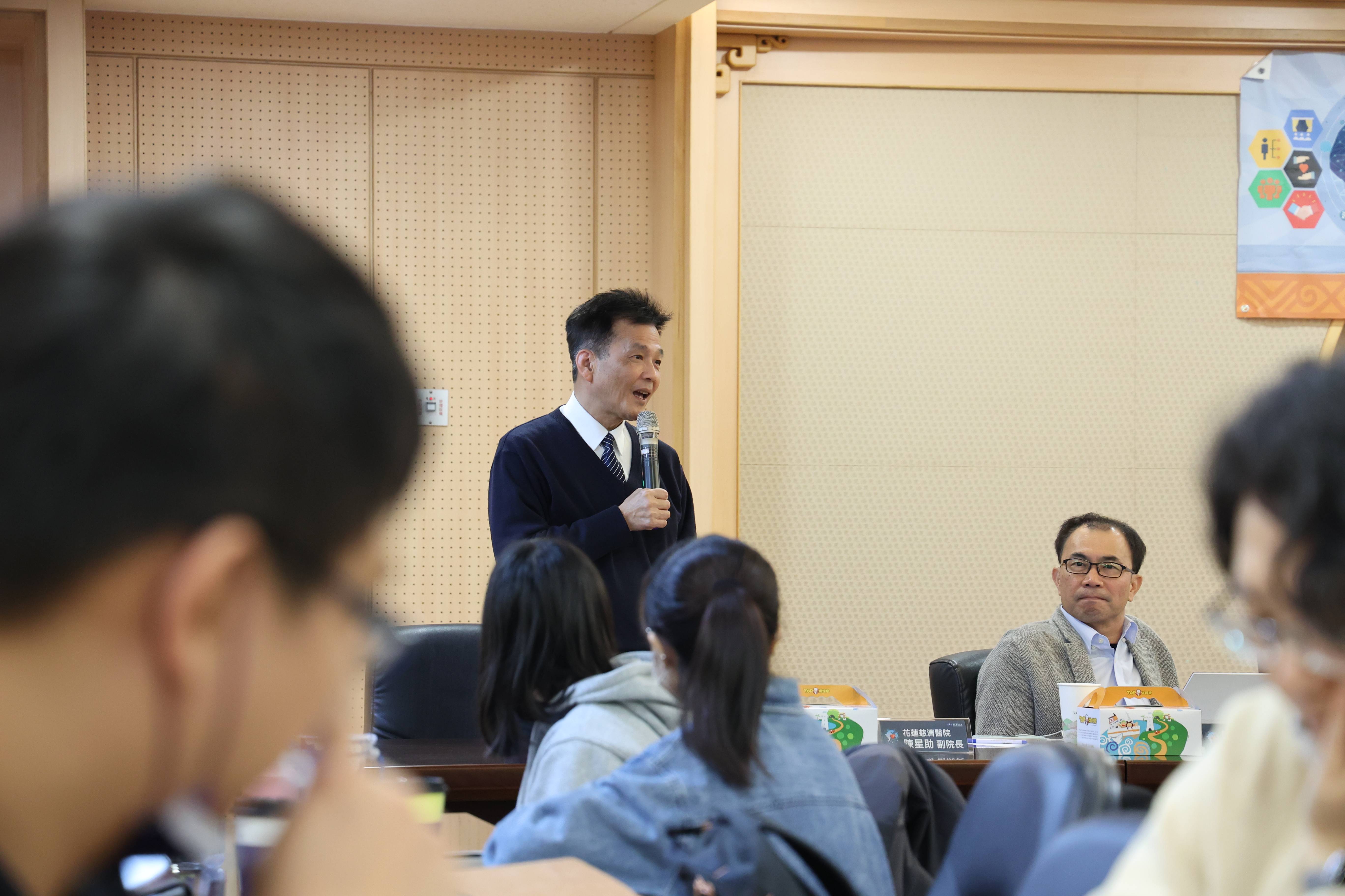 累積秀林鄉全人照護計畫執行經驗，承擔策略推動組與財務運營組召集人，主持綜合座談會。