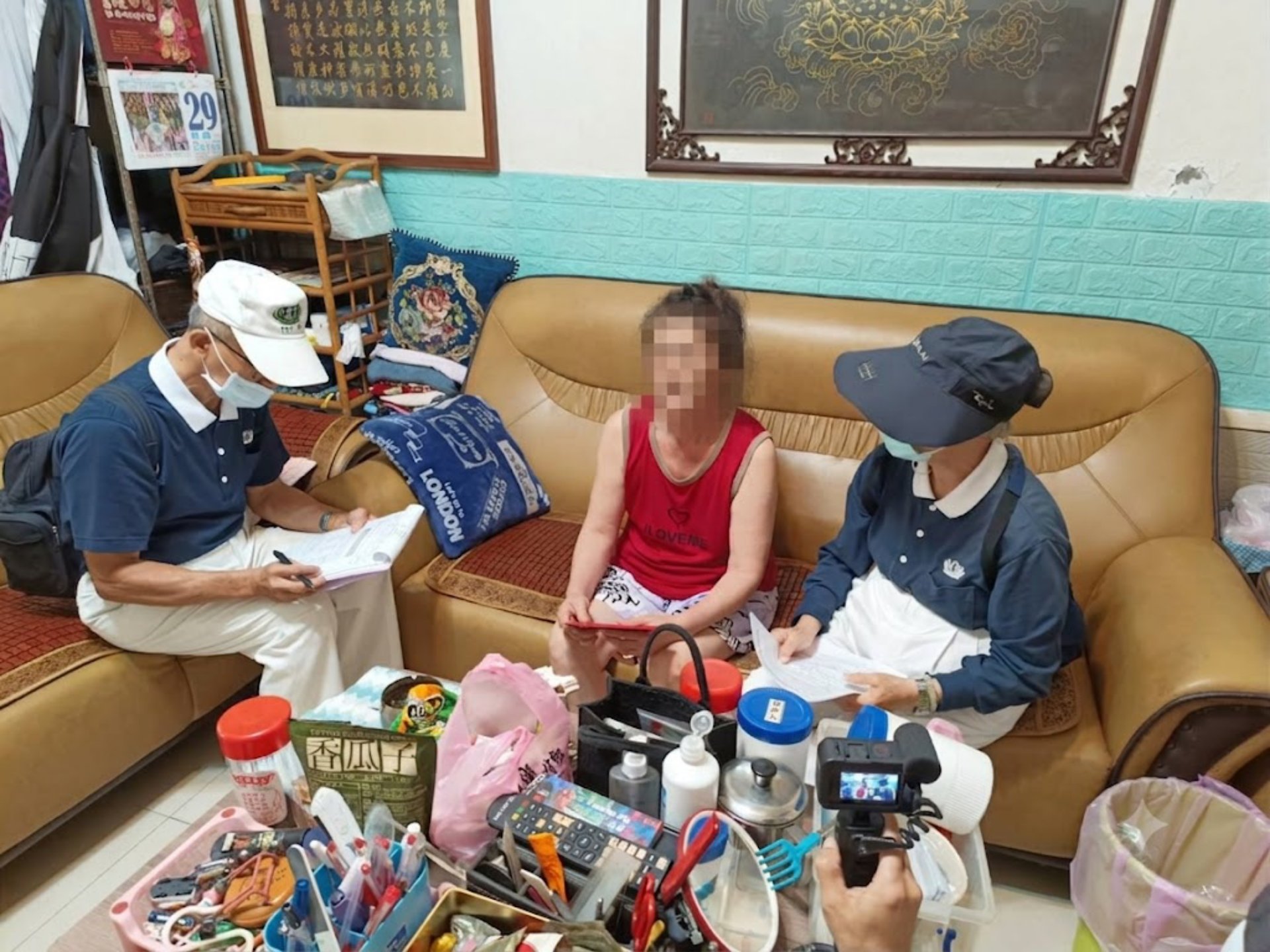 將即時的經濟援助與社會關懷親手奉上,期盼協助鄉親重建家園,同時撫慰其驚嚇不安的心靈。