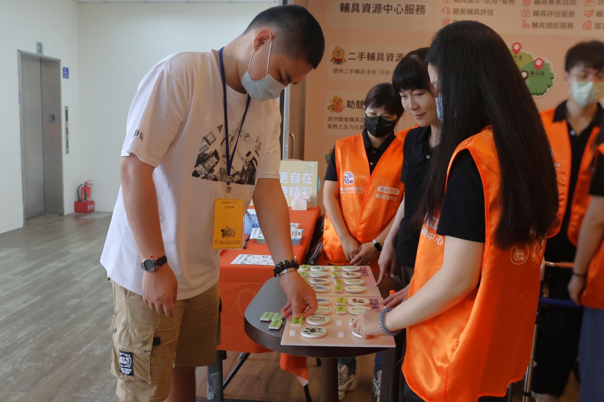 桃園南區輔具中心邀請民眾透過體驗，重新認識輔具在生活中的角色。