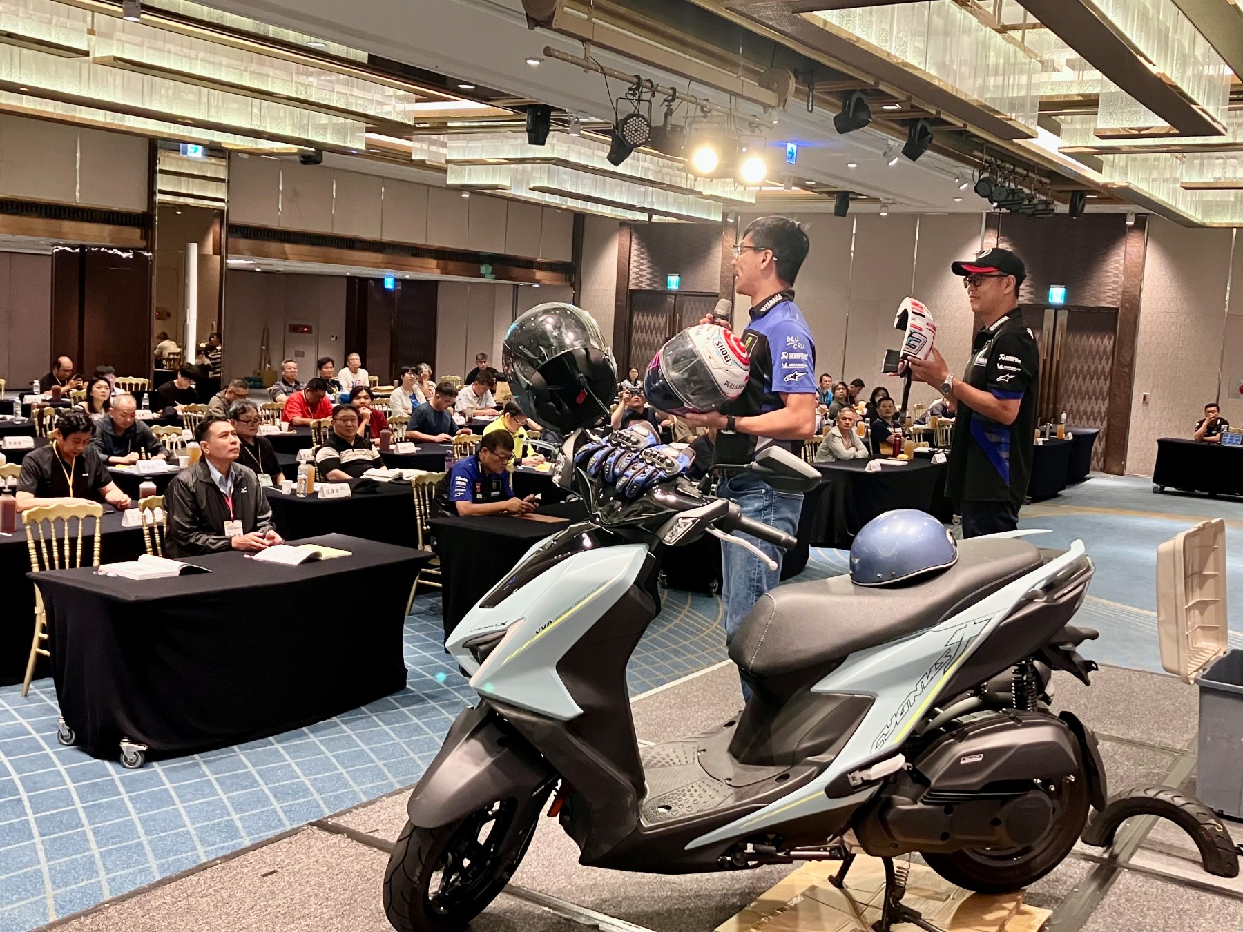 機車安全防禦駕駛動態示範(人身安全裝備介紹說明)