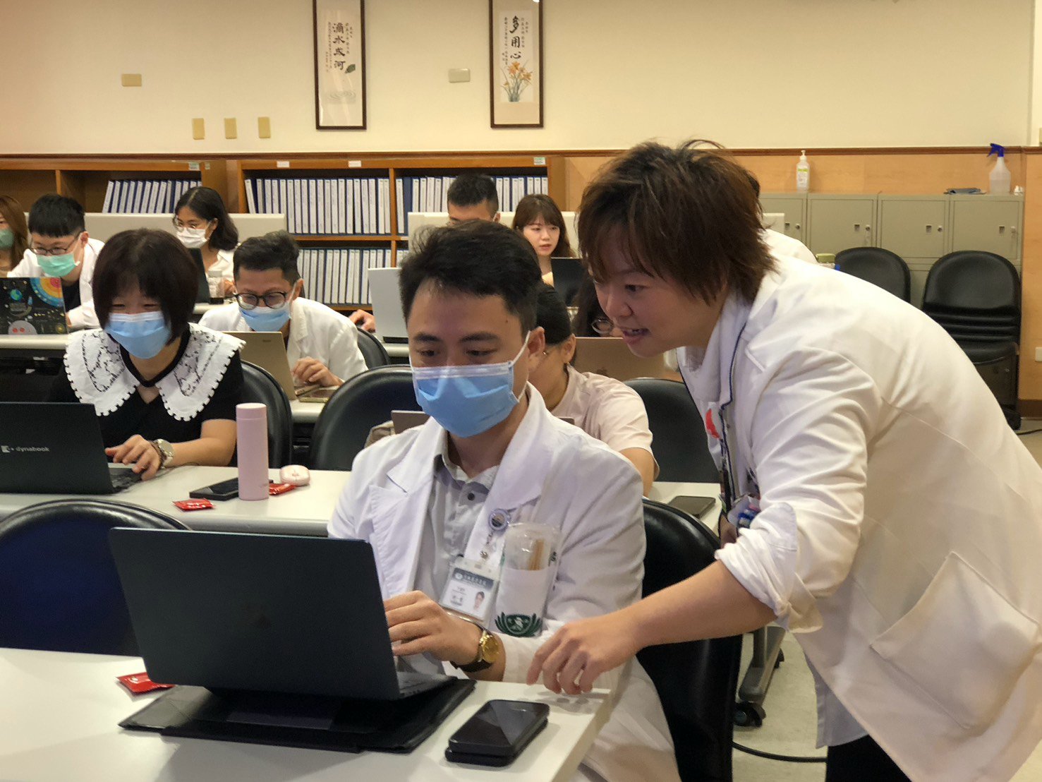 放射腫瘤科李明芬醫學物理師憑藉將AI技術融入臨床教學的創新應用,協助提升中醫部教學