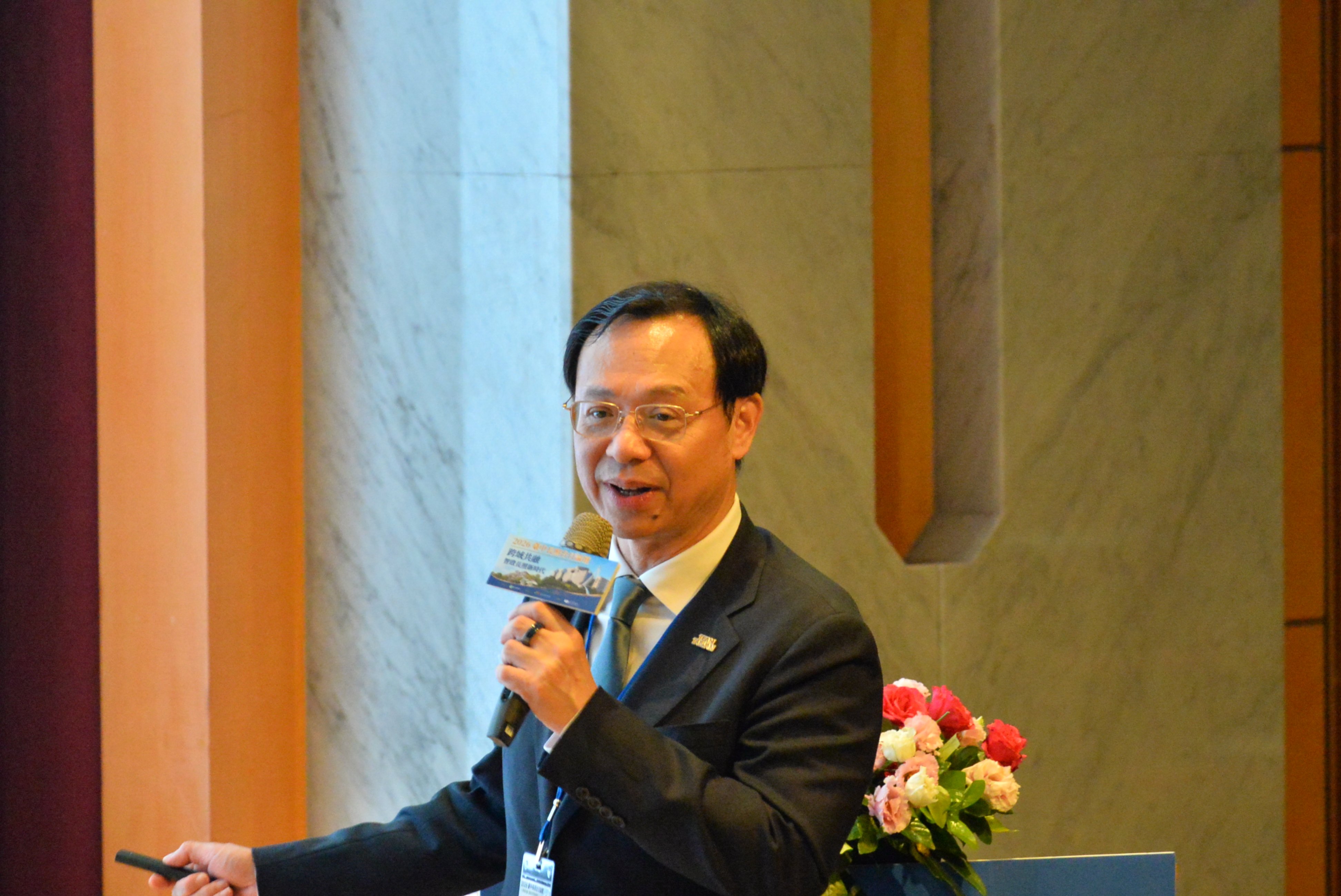 衛福部長石崇良在「2026臺中台日長照論壇」發表專題演講,說明政府長照3.0政策。